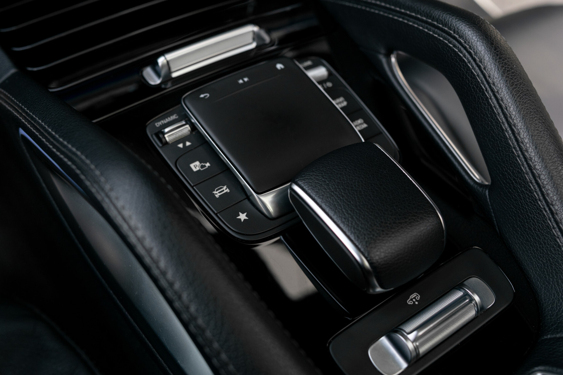 Mercedes-Benz GLE 450 4-M AMG Luchtvering|Carbon|Nappa|ACC|HUD|Keyless|Softclose|Trekhaak|Manufaktur|Mem|22" Foto 25