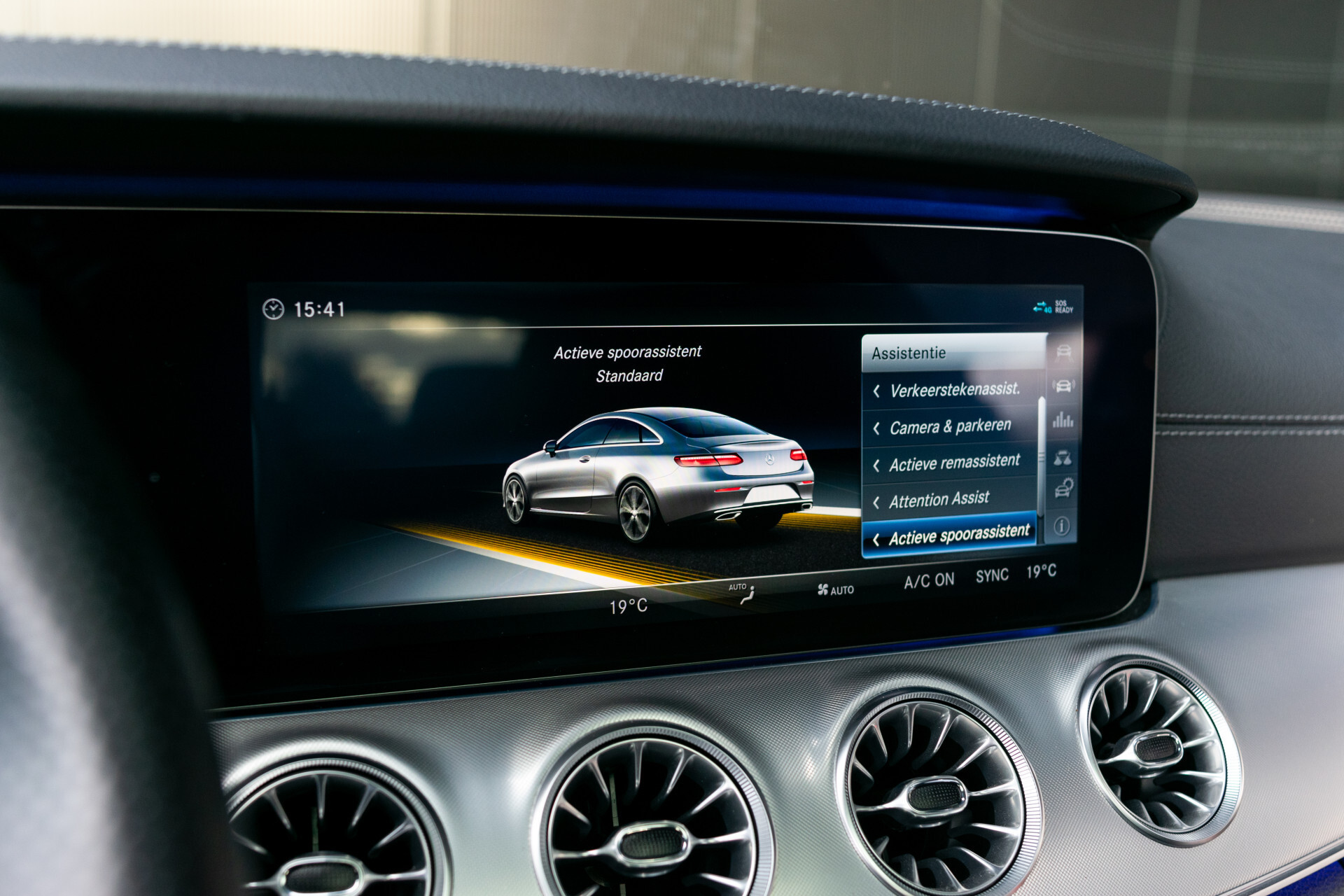 Mercedes-Benz E-Klasse Coupé 400 4-M AMG Night|ACC|Keyless|Soflclose|Mem|Panorama|Ambient|MULTIBEAM|20"|New Service Foto 24