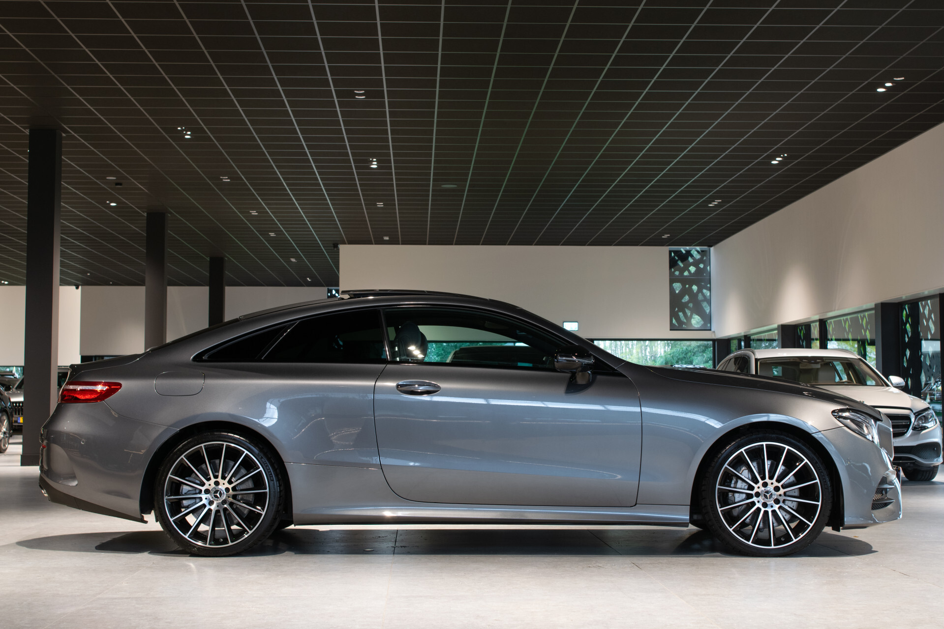 Mercedes-Benz E-Klasse Coupé 400 4-M AMG Night|ACC|Keyless|Soflclose|Mem|Panorama|Ambient|MULTIBEAM|20"|New Service Foto 3