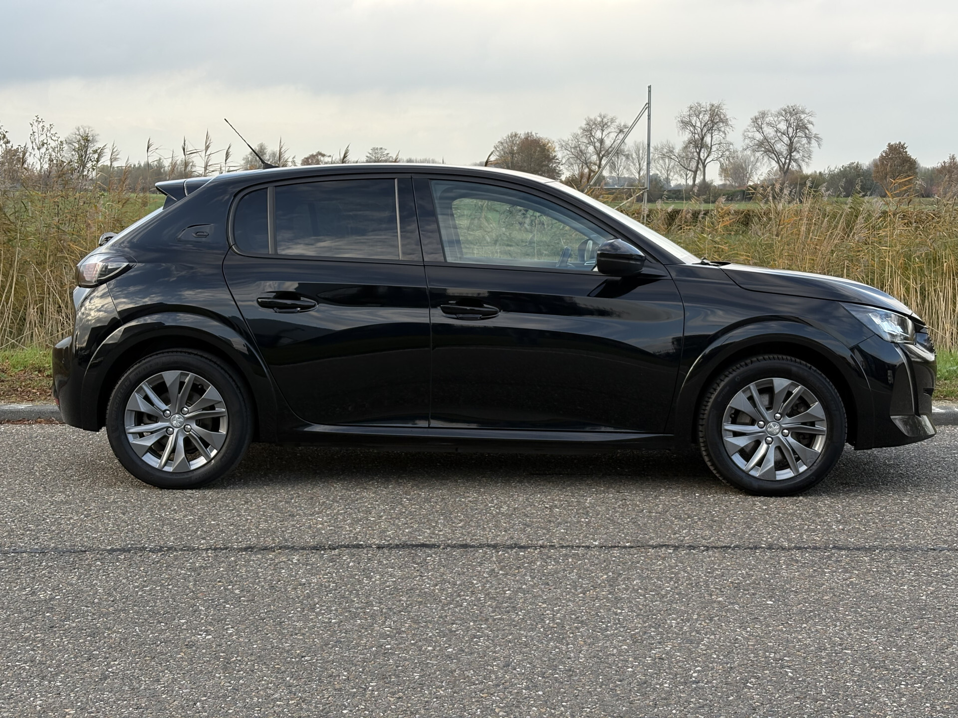 Peugeot e-208 EV Allure 50 kWh SOH | Camera | Clima | Orig.nl | Voorruit verw. | New service Foto 10