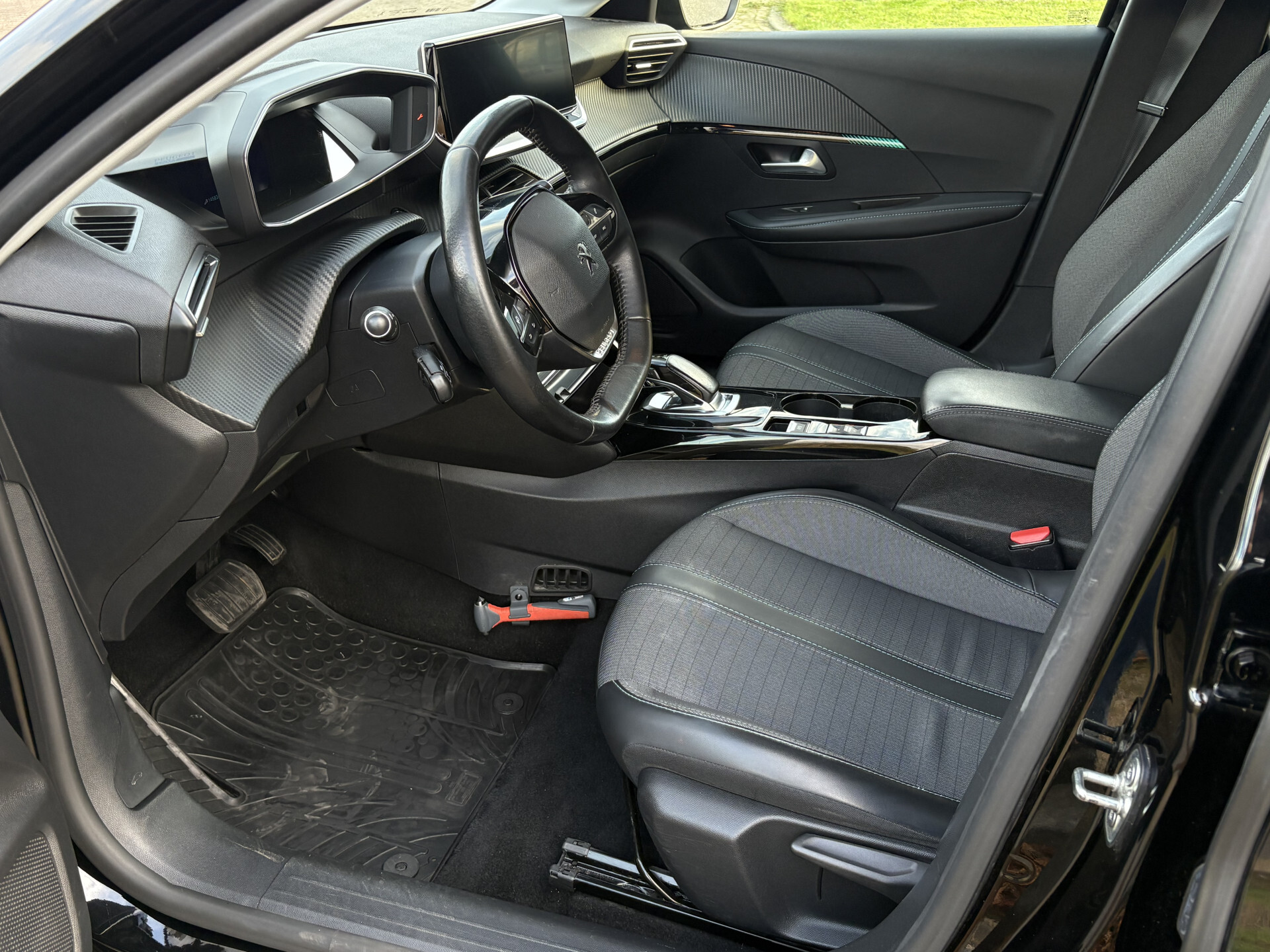 Peugeot e-208 EV Allure 50 kWh SOH | Camera | Clima | Orig.nl | Voorruit verw. | New service Foto 16