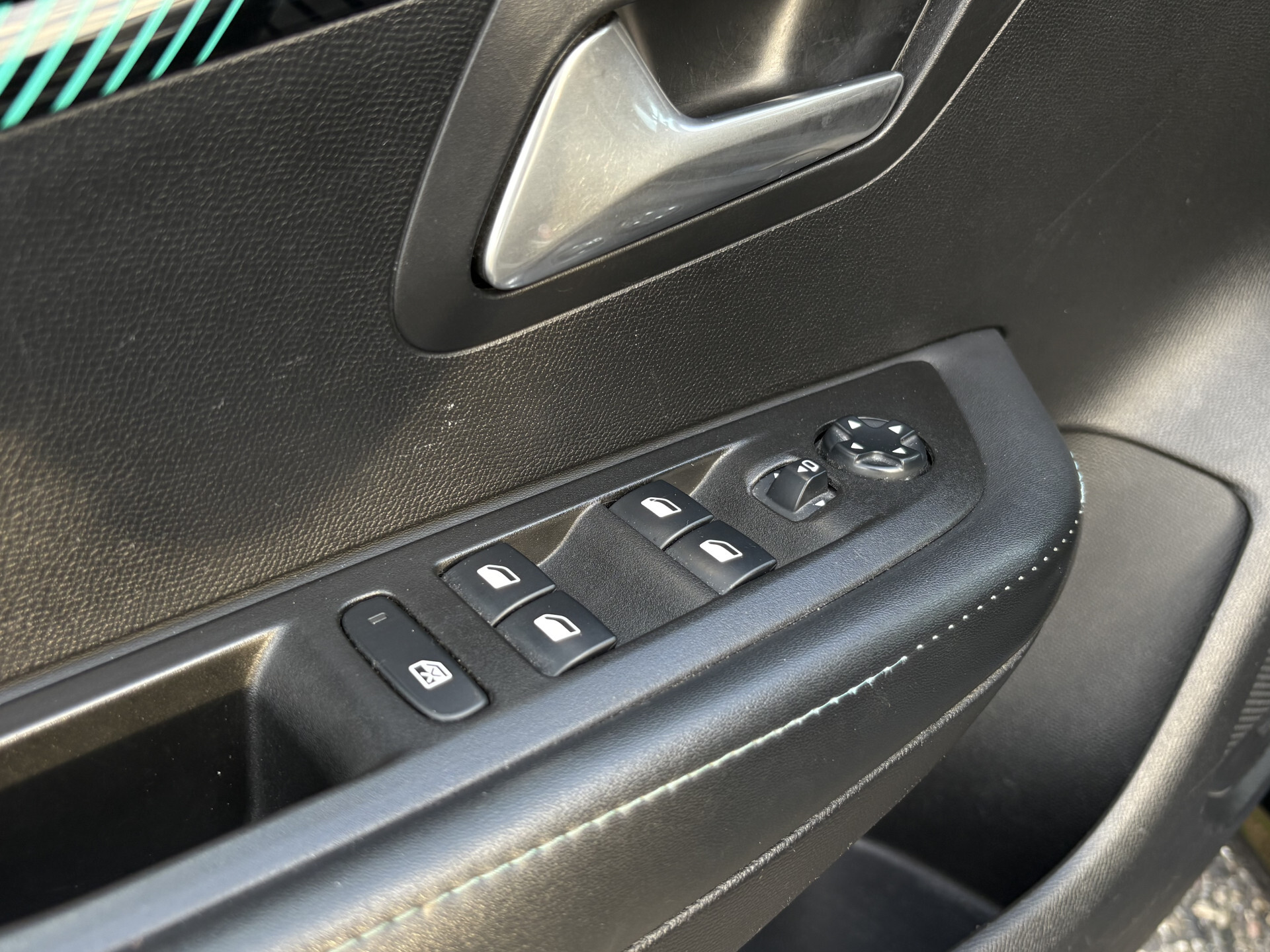 Peugeot e-208 EV Allure 50 kWh SOH | Camera | Clima | Orig.nl | Voorruit verw. | New service Foto 17