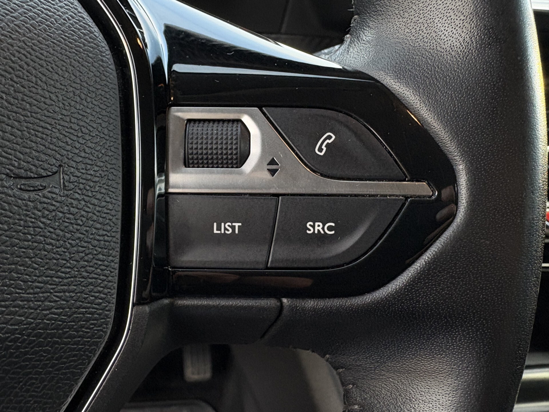 Peugeot e-208 EV Allure 50 kWh SOH | Camera | Clima | Orig.nl | Voorruit verw. | New service Foto 20