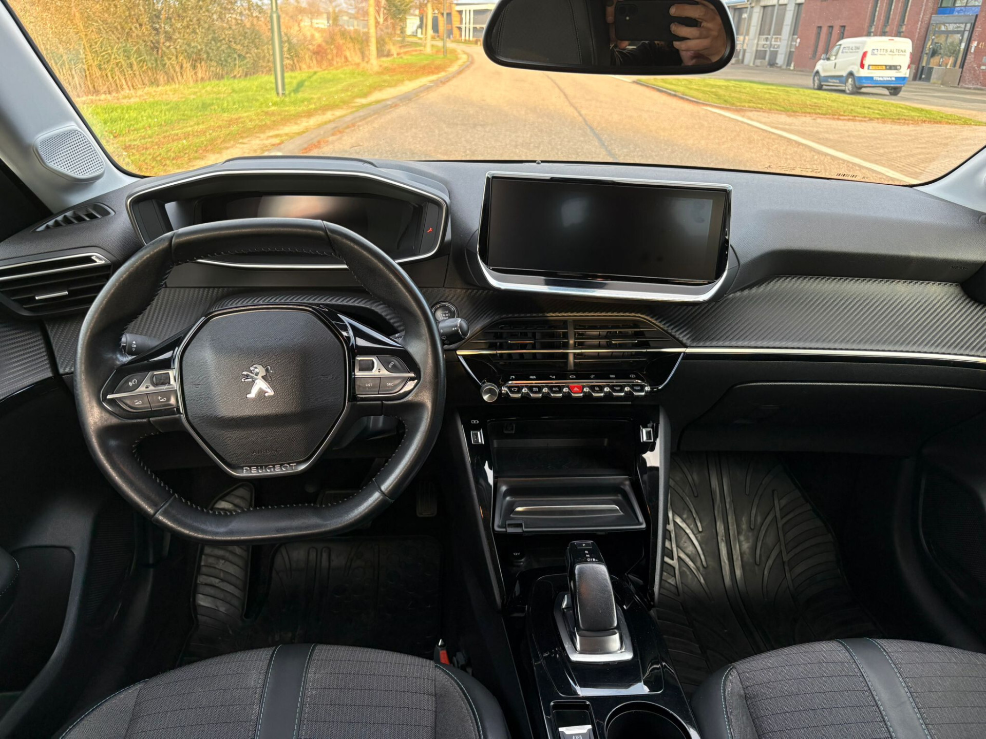 Peugeot e-208 EV Allure 50 kWh SOH | Camera | Clima | Orig.nl | Voorruit verw. | New service Foto 3