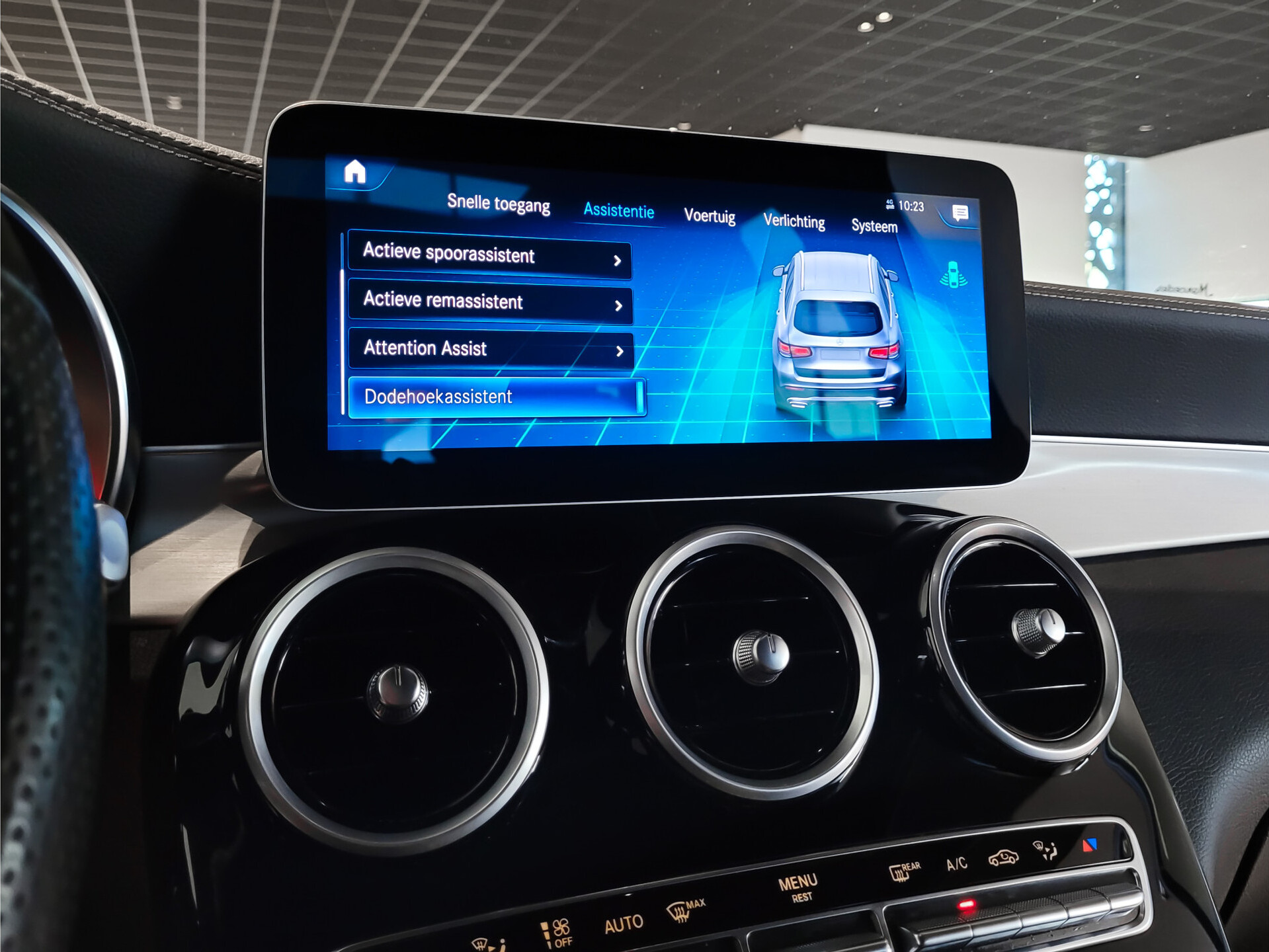 Mercedes-Benz GLC 200 4-M AMG Night|Panorama|20"|Trekhaak|MBUX|Spoorpakket|Sfeerverlichting|Treeplanken|New Service Foto 22