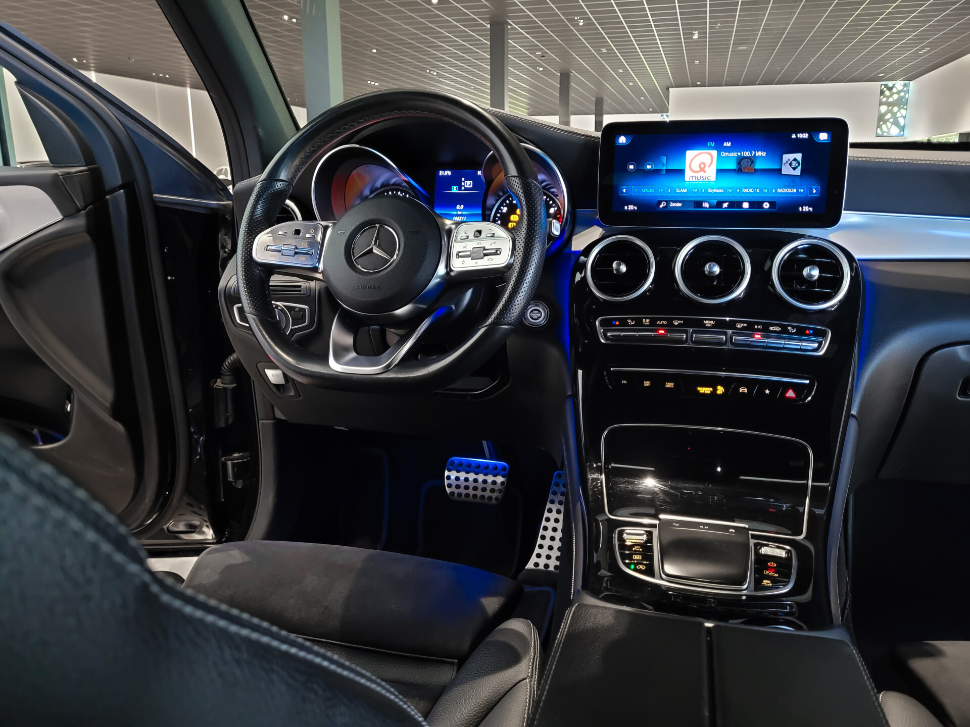 Mercedes-Benz GLC 200 4-M AMG Night|Panorama|20"|Trekhaak|MBUX|Spoorpakket|Sfeerverlichting|Treeplanken|New Service Foto 28