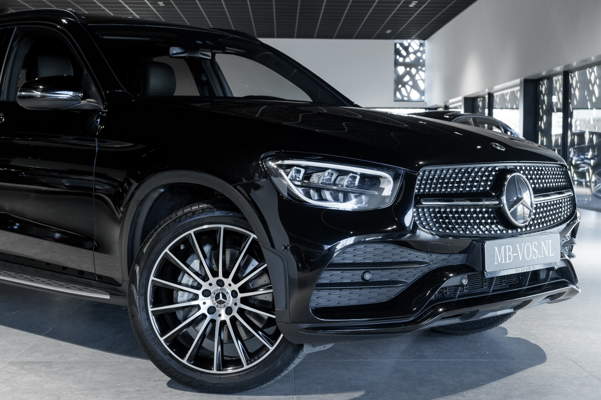Mercedes-Benz GLC 200 4-M AMG Night|Panorama|20"|Trekhaak|MBUX|Spoorpakket|Sfeerverlichting|Treeplanken|New Service Foto 32