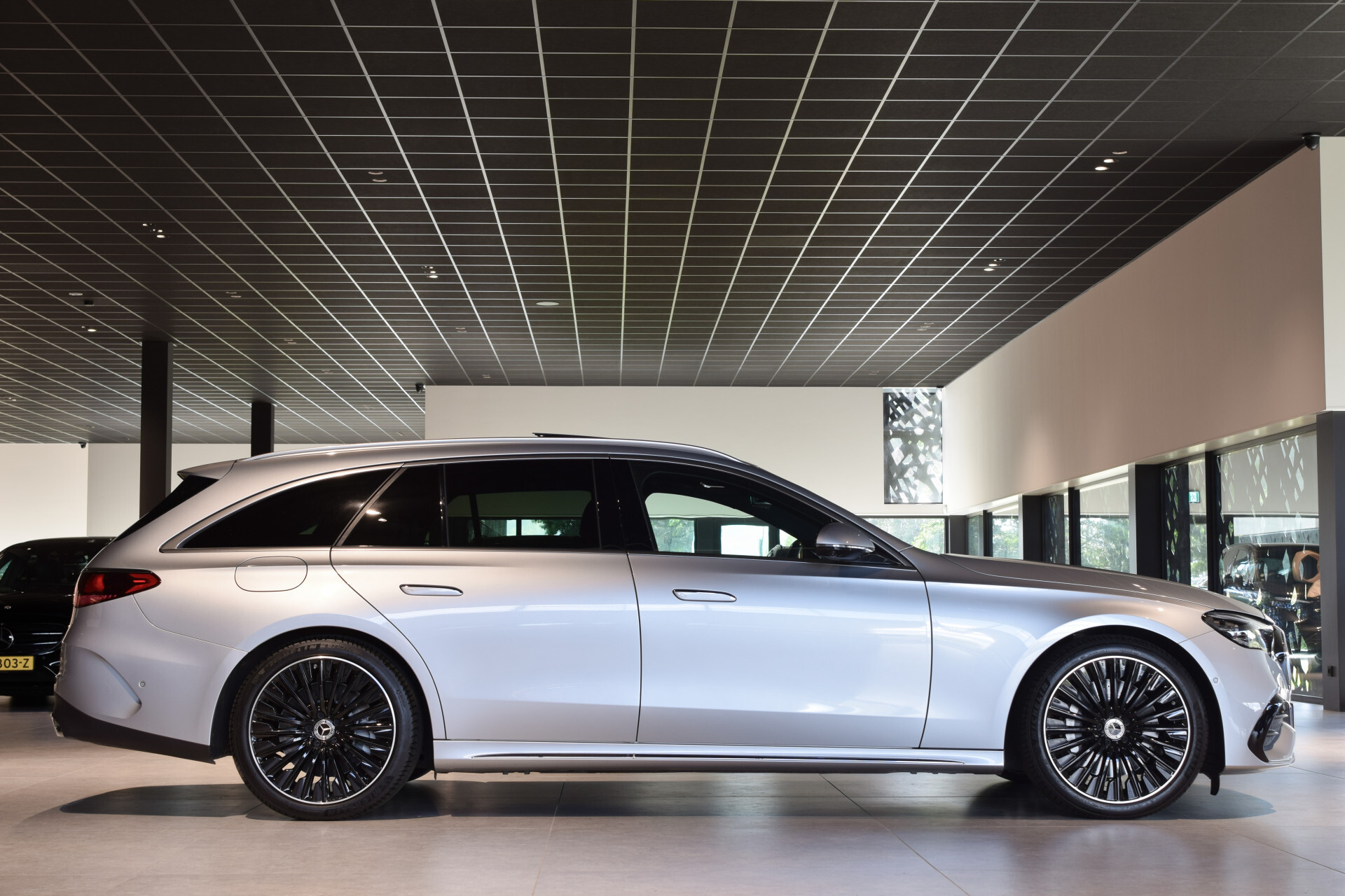 Mercedes-Benz E-Klasse Estate 300 de 4-M AMG Luchtvering|ACC|Keyless|Burmester 4D|Mem|Dynamic Light|Trekhaak|360 Foto 3