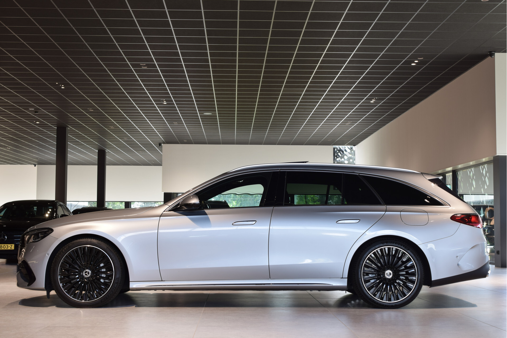 Mercedes-Benz E-Klasse Estate 300 de 4-M AMG Luchtvering|ACC|Keyless|Burmester 4D|Mem|Dynamic Light|Trekhaak|360 Foto 4