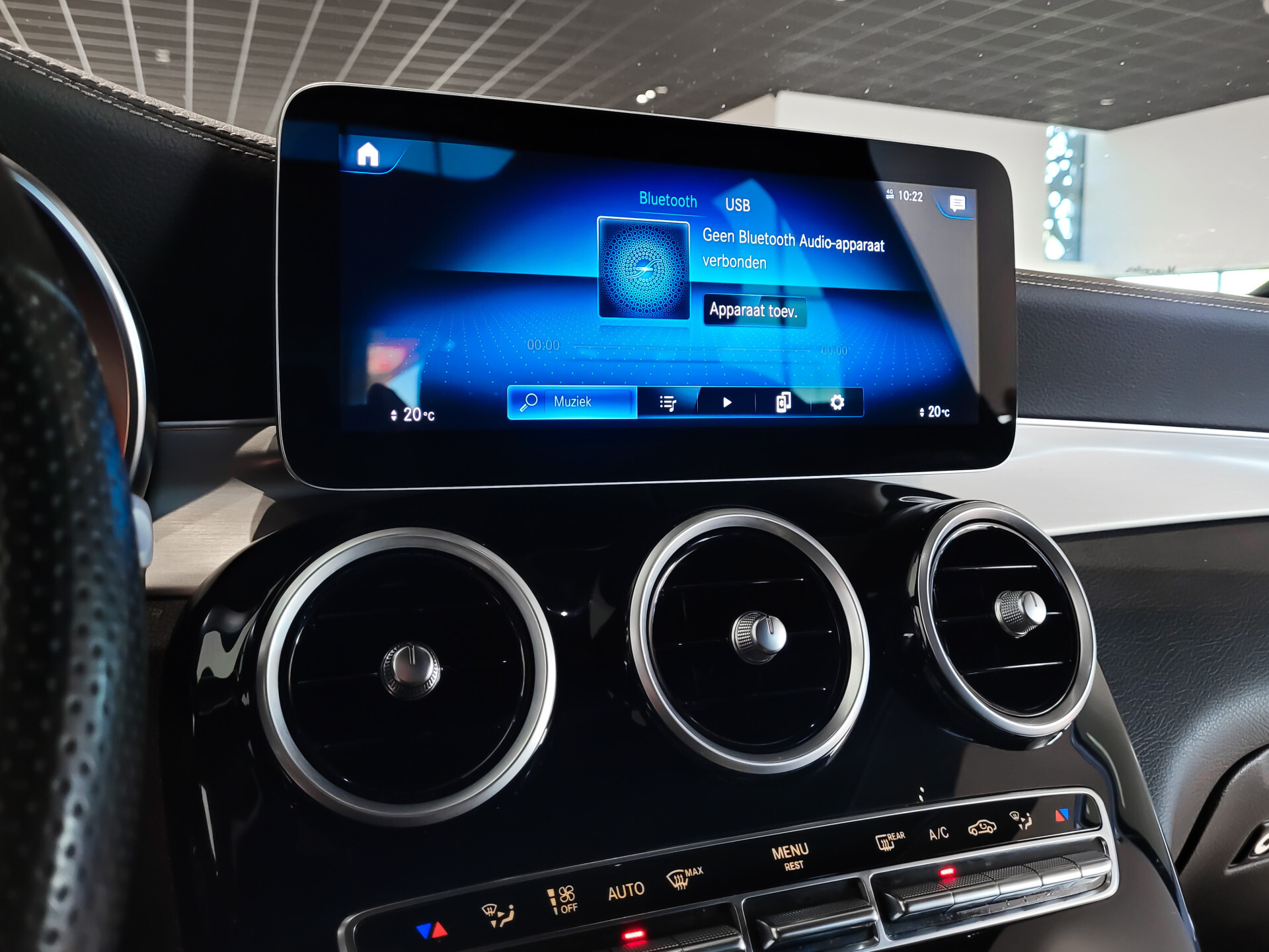 Mercedes-Benz GLC 200 4-M AMG Night|Panorama|20"|Trekhaak|MBUX|Spoorpakket|Sfeerverlichting|Treeplanken|New Service Foto 10