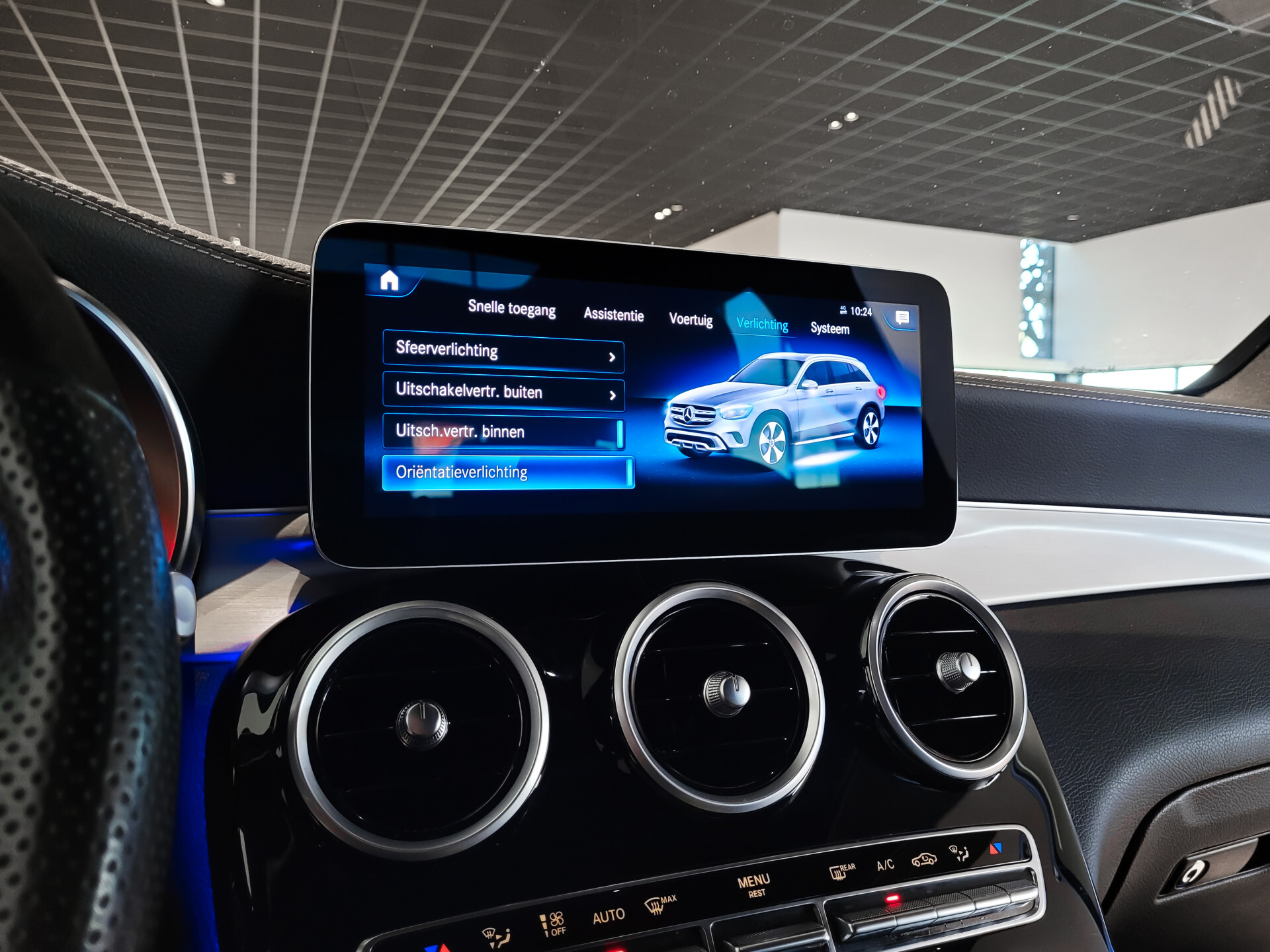 Mercedes-Benz GLC 200 4-M AMG Night|Panorama|20"|Trekhaak|MBUX|Spoorpakket|Sfeerverlichting|Treeplanken|New Service Foto 25