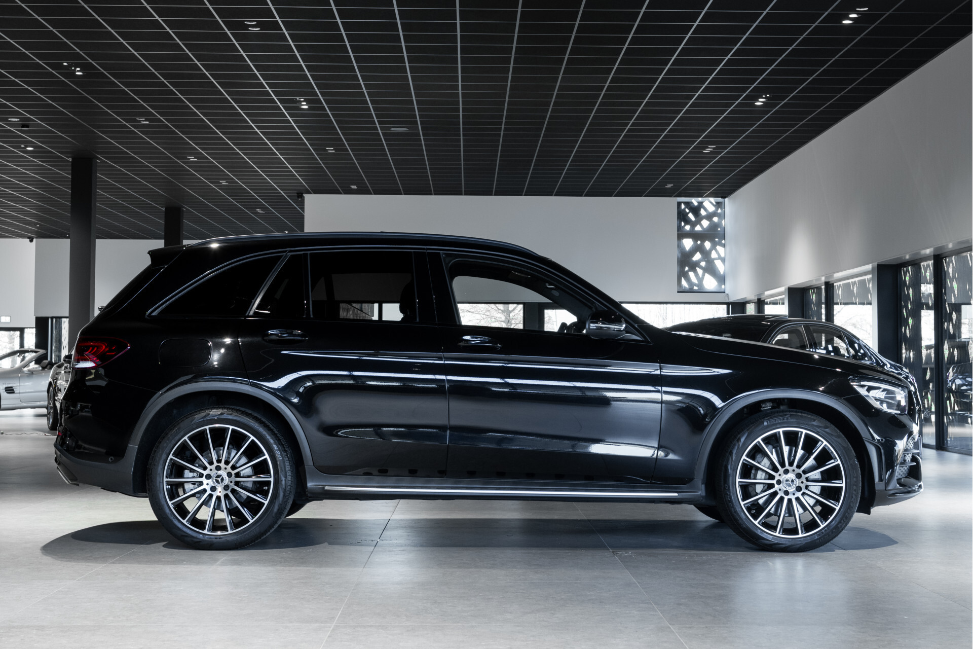 Mercedes-Benz GLC 200 4-M AMG Night|Panorama|20"|Trekhaak|MBUX|Spoorpakket|Sfeerverlichting|Treeplanken|New Service Foto 3