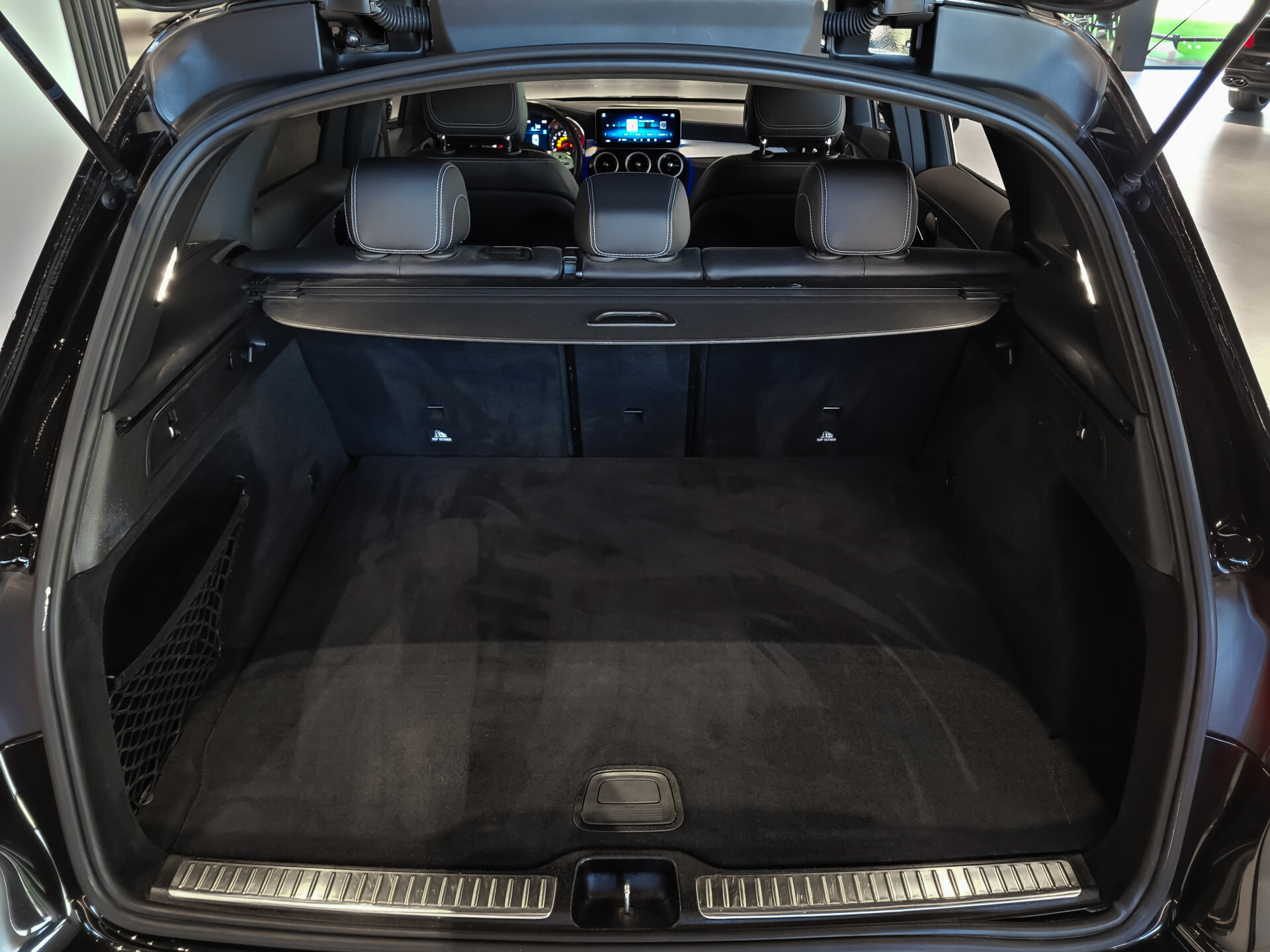 Mercedes-Benz GLC 200 4-M AMG Night|Panorama|20"|Trekhaak|MBUX|Spoorpakket|Sfeerverlichting|Treeplanken|New Service Foto 31