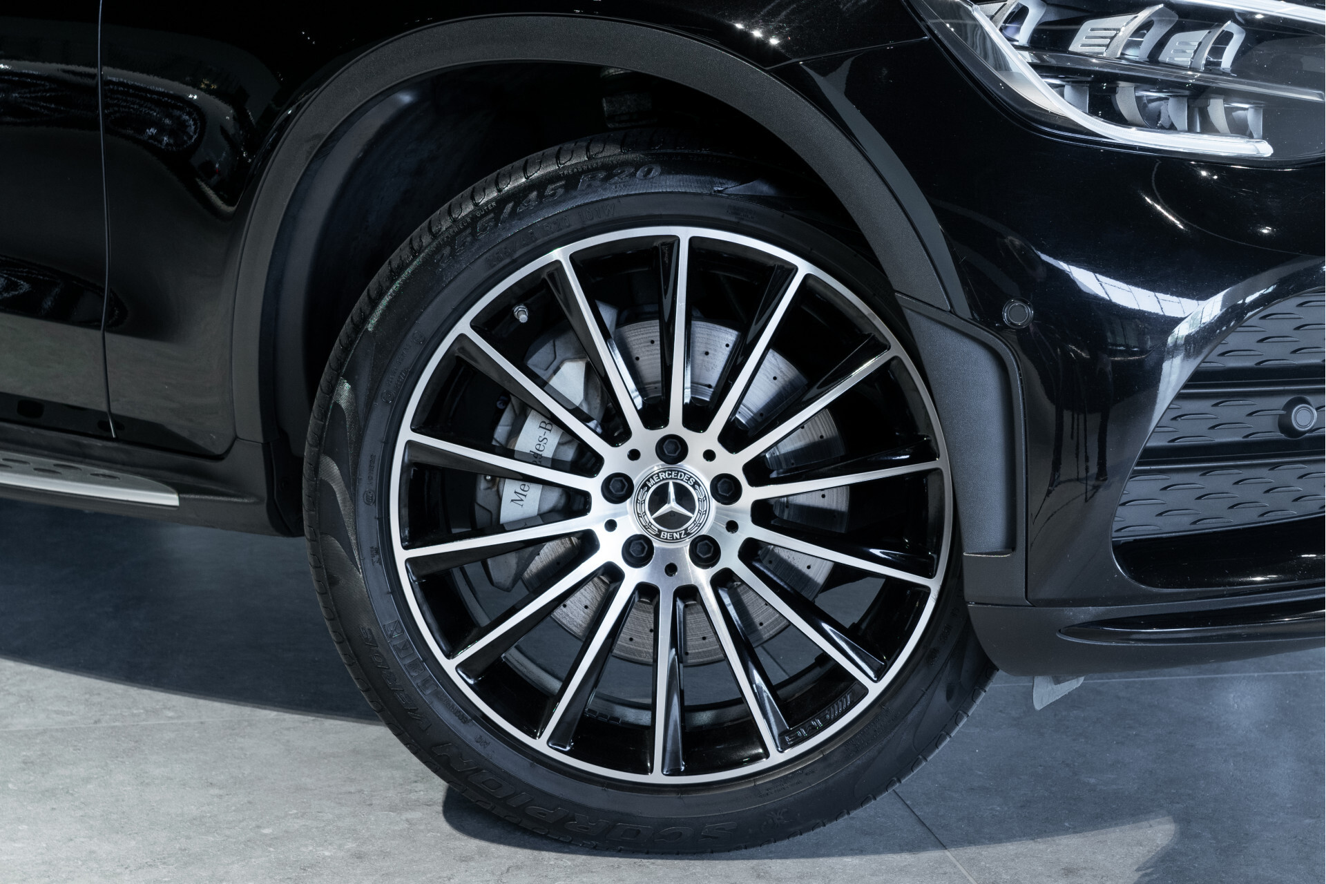 Mercedes-Benz GLC 200 4-M AMG Night|Panorama|20"|Trekhaak|MBUX|Spoorpakket|Sfeerverlichting|Treeplanken|New Service Foto 34