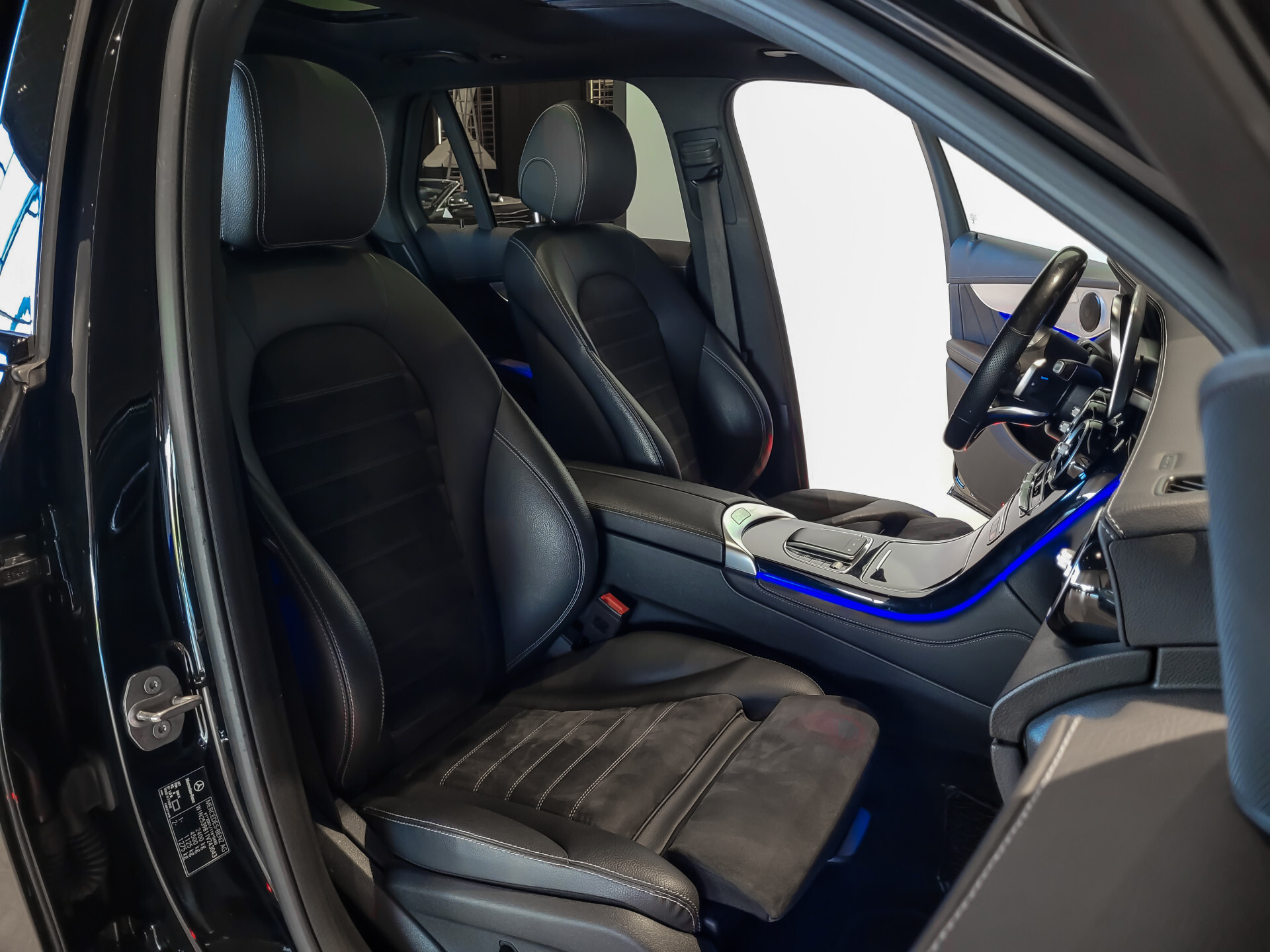 Mercedes-Benz GLC 200 4-M AMG Night|Panorama|20"|Trekhaak|MBUX|Spoorpakket|Sfeerverlichting|Treeplanken|New Service Foto 5