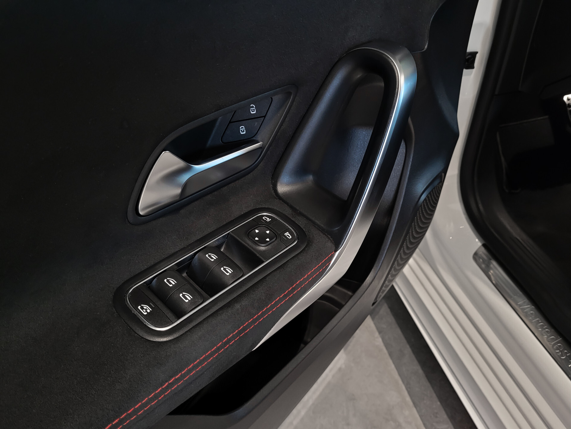 Mercedes-Benz A-Klasse 180 d AMG Night|Panorama|Widescreen|LED|MBUX Aut7 Foto 12