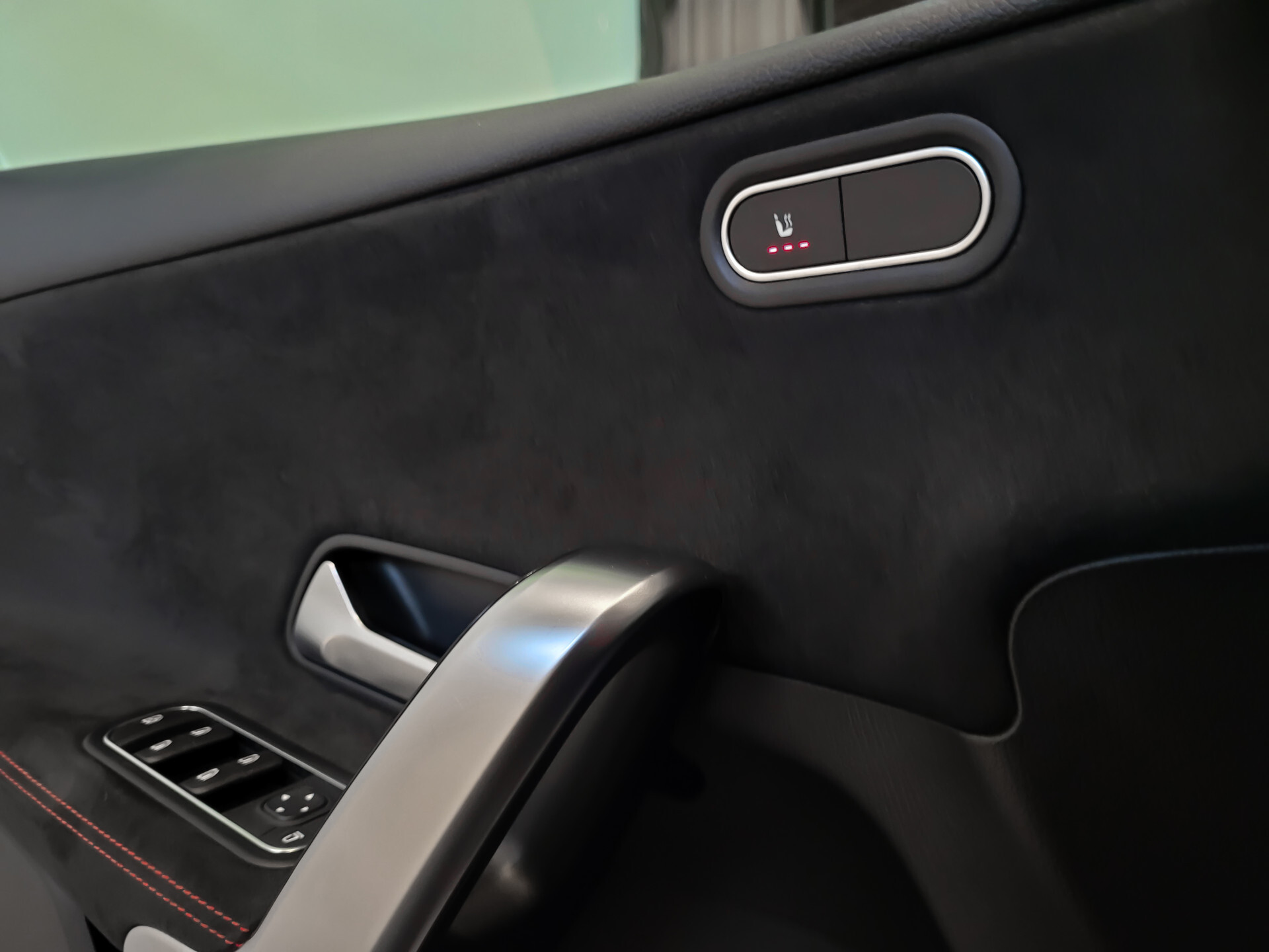 Mercedes-Benz A-Klasse 180 d AMG Night|Panorama|Widescreen|LED|MBUX Aut7 Foto 14