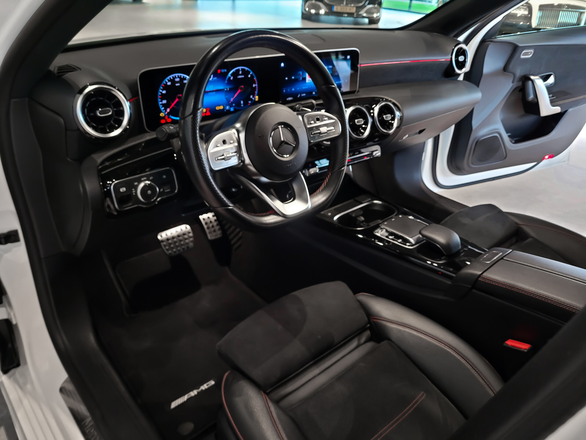 Mercedes-Benz A-Klasse 180 d AMG Night|Panorama|Widescreen|LED|MBUX Aut7 Foto 22