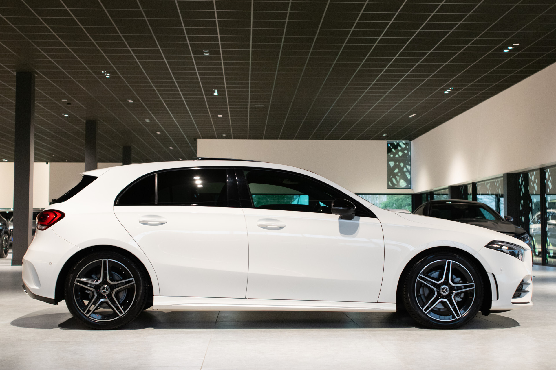 Mercedes-Benz A-Klasse 180 d AMG Night|Panorama|Widescreen|LED|MBUX Aut7 Foto 3