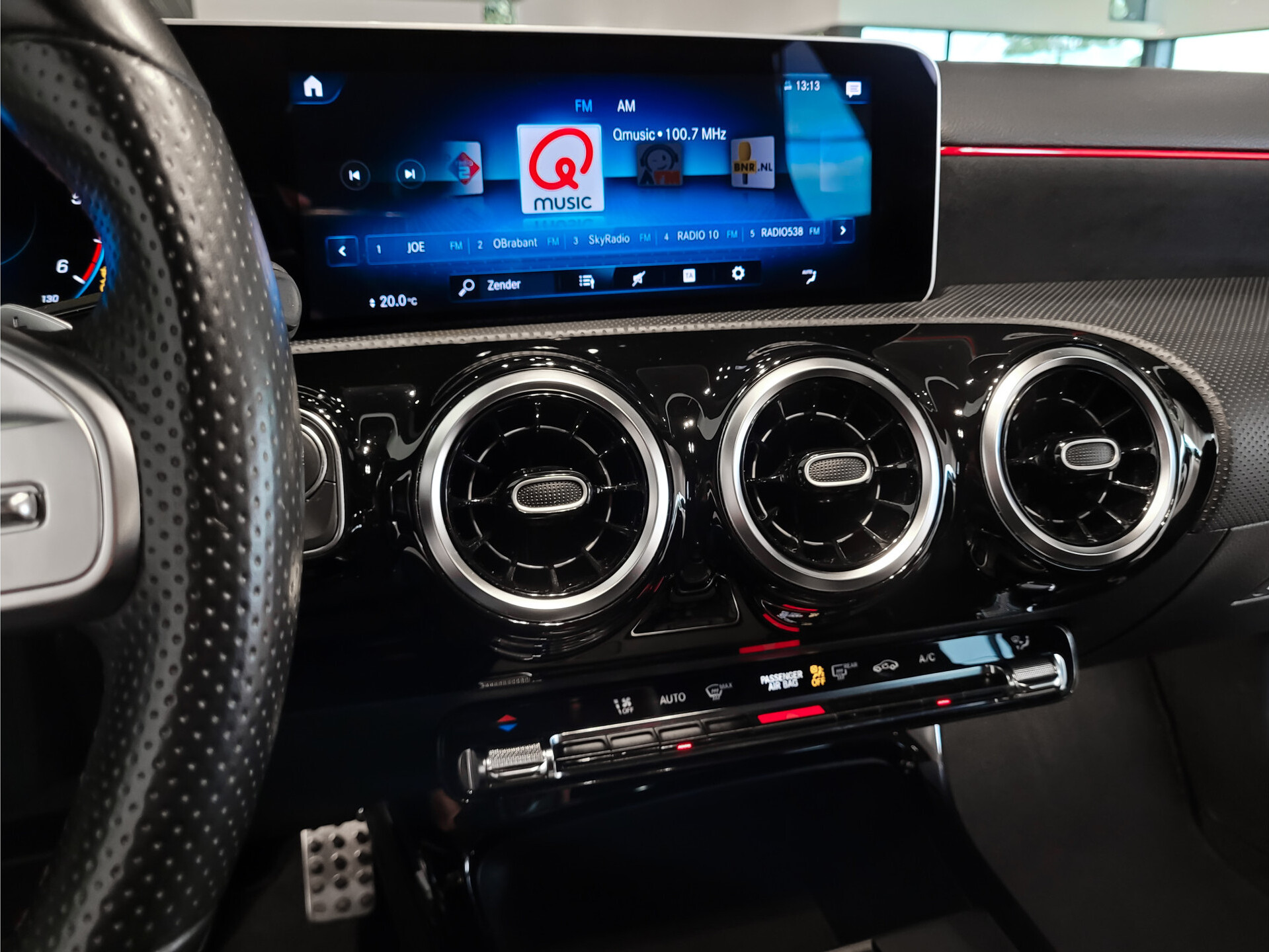 Mercedes-Benz A-Klasse 180 d AMG Night|Panorama|Widescreen|LED|MBUX Aut7 Foto 30