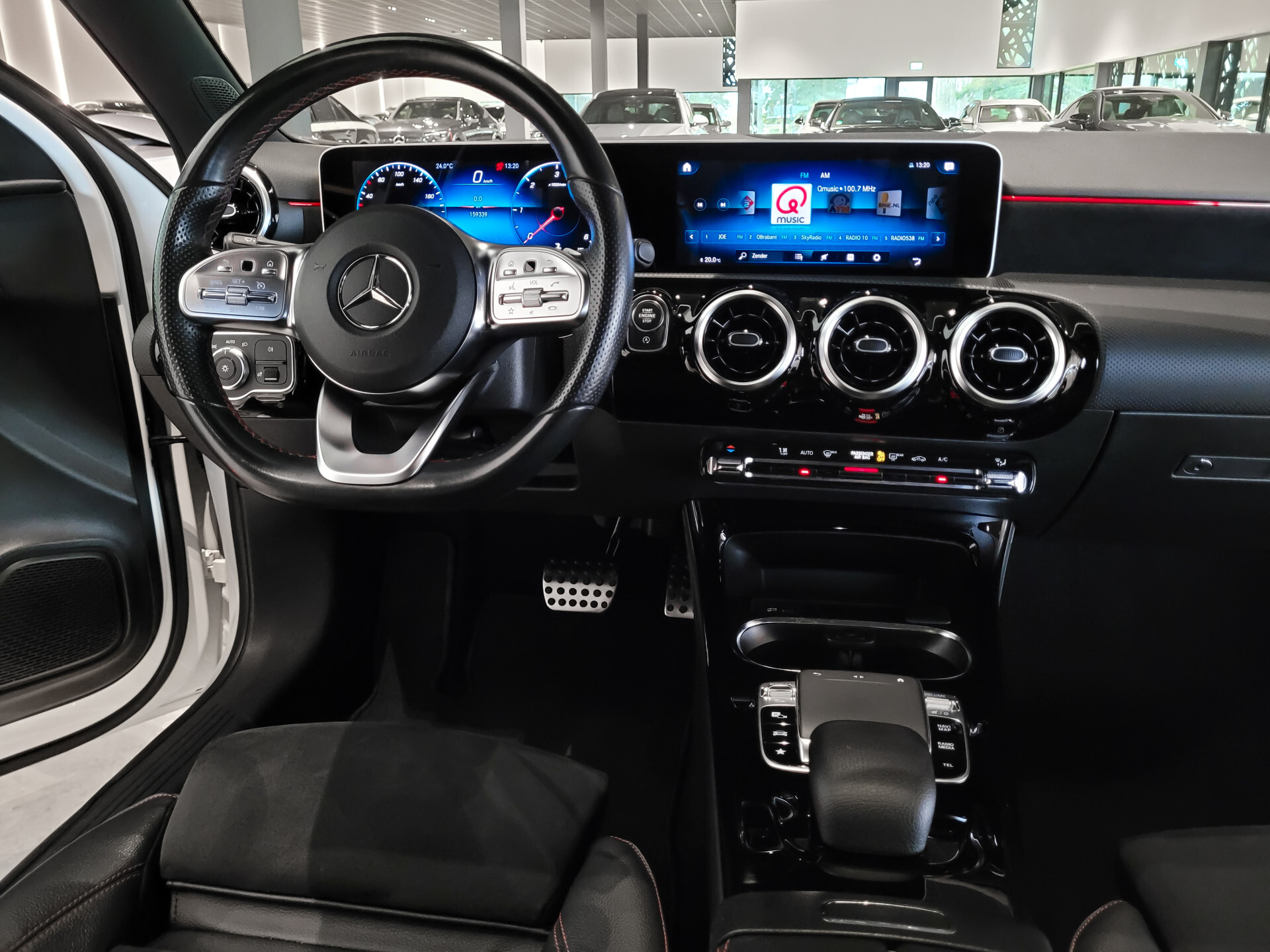 Mercedes-Benz A-Klasse 180 d AMG Night|Panorama|Widescreen|LED|MBUX Aut7 Foto 35