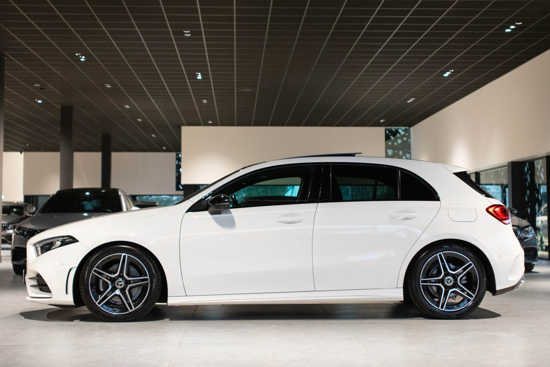 Mercedes-Benz A-Klasse 180 d AMG Night|Panorama|Widescreen|LED|MBUX Aut7 Foto 4