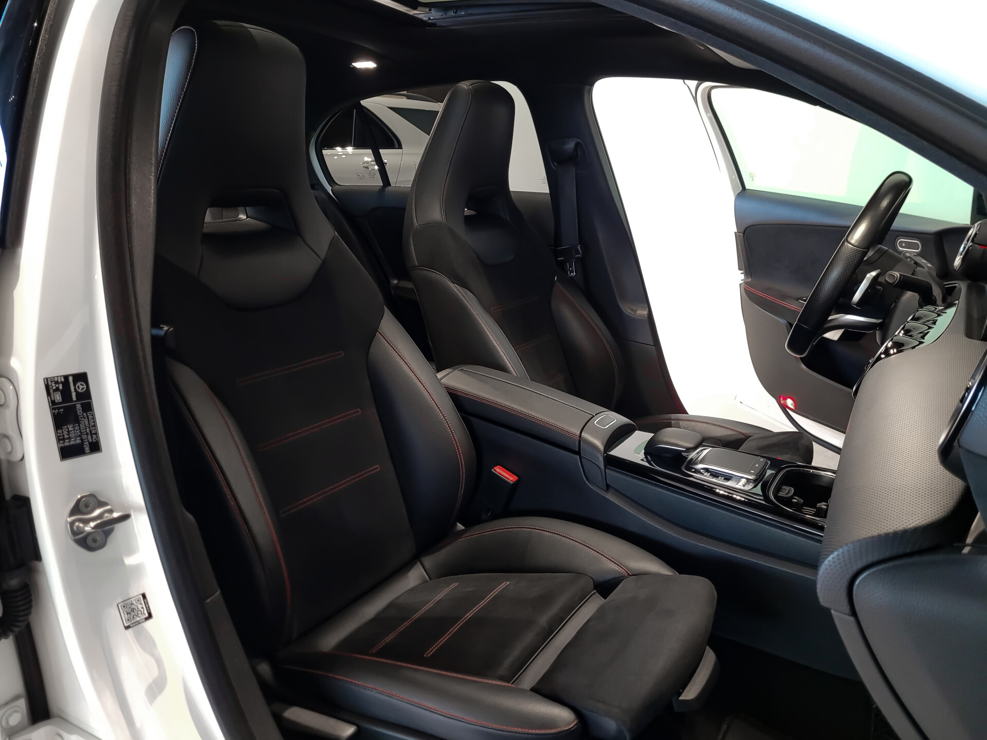 Mercedes-Benz A-Klasse 180 d AMG Night|Panorama|Widescreen|LED|MBUX Aut7 Foto 6