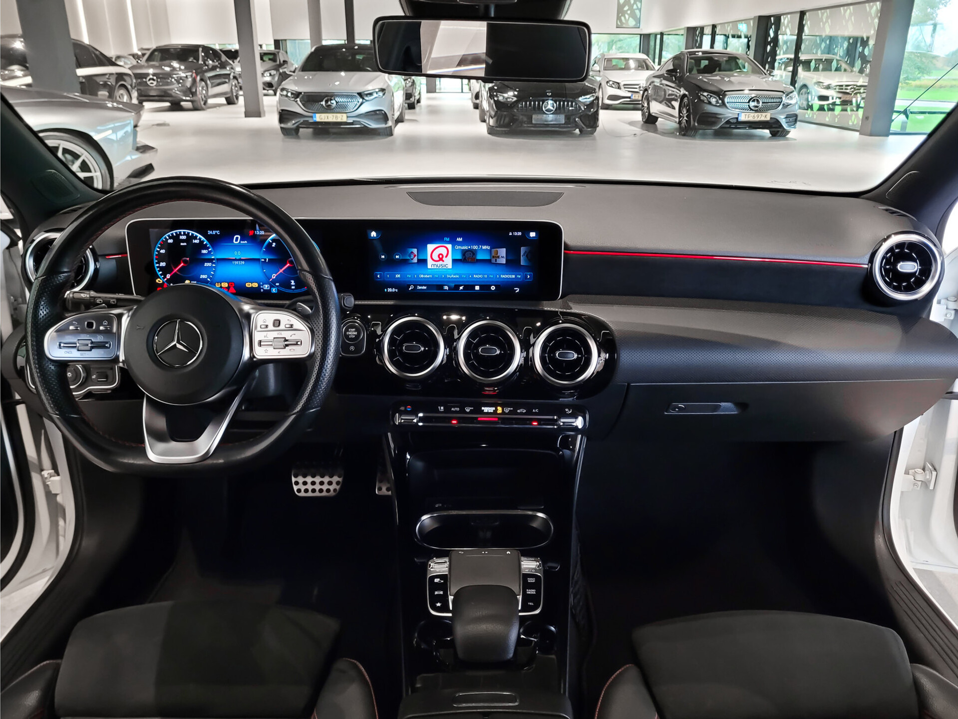Mercedes-Benz A-Klasse 180 d AMG Night|Panorama|Widescreen|LED|MBUX Aut7 Foto 8