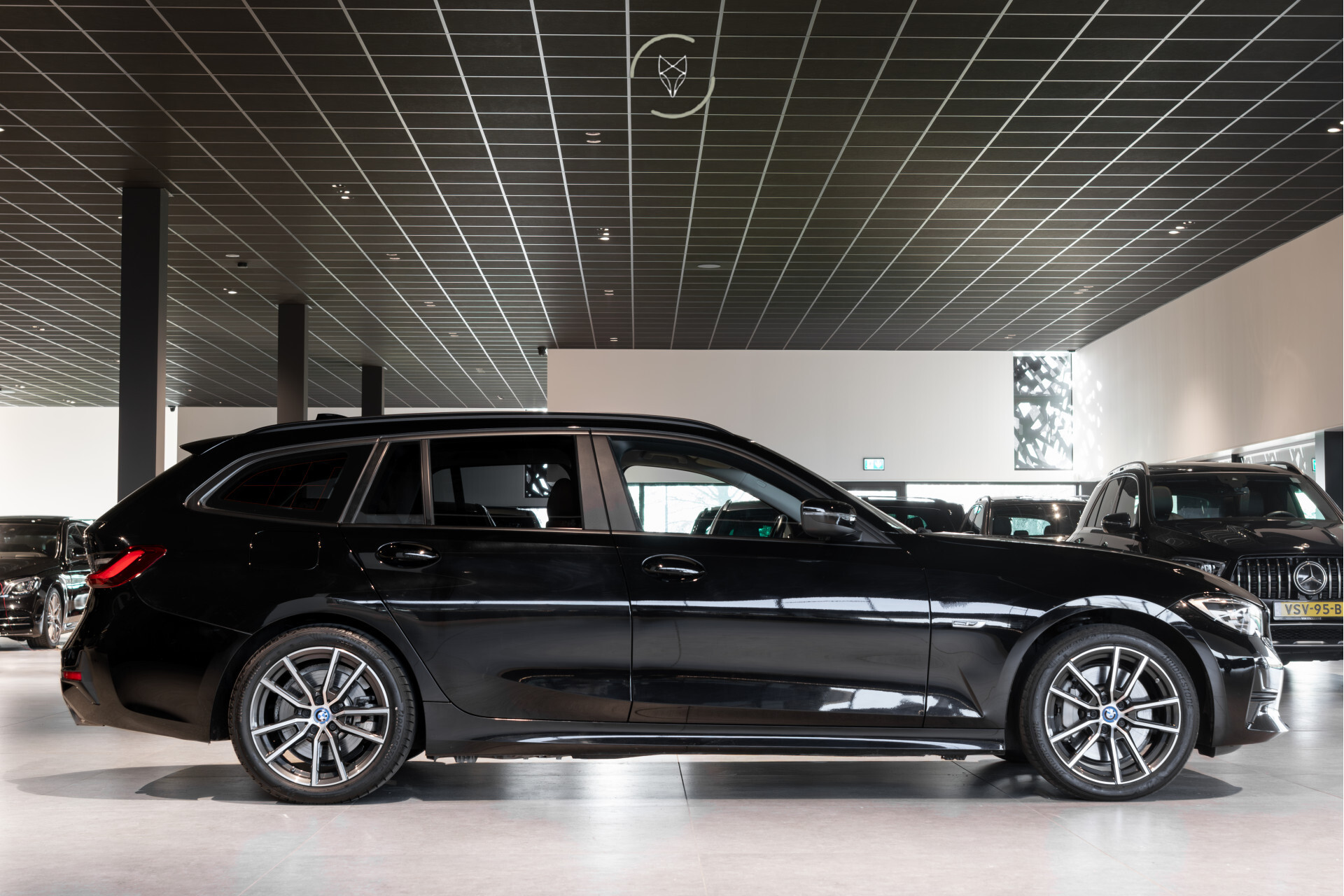 BMW 3 Serie Touring 330e Business Edition Plus | Pano | HUD | Leder | Cruise | Foto 3