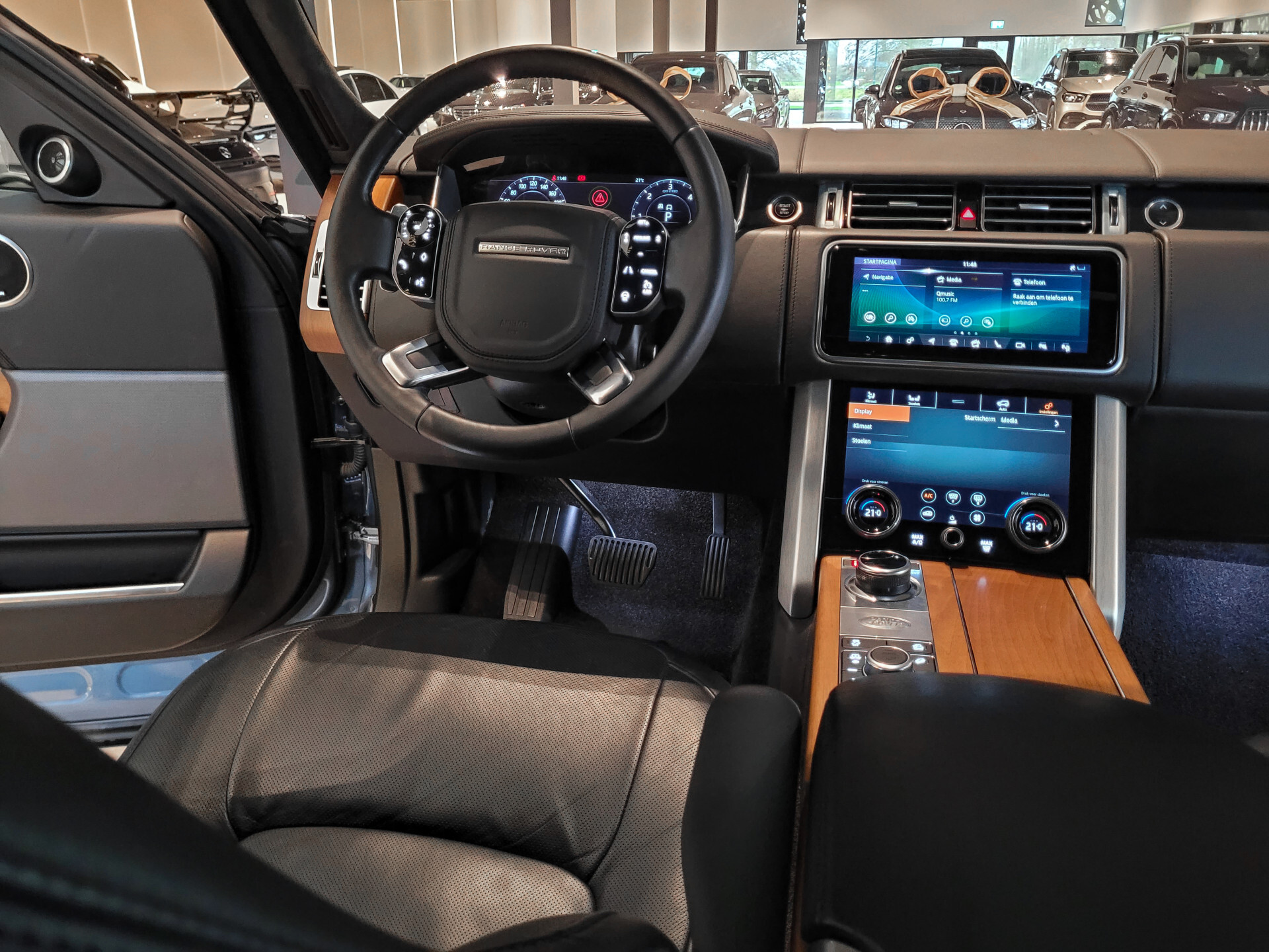 Land Rover Range Rover 4.4 SDV8 Autobiography SVO|Full options|volledig historie|NL auto Foto 29