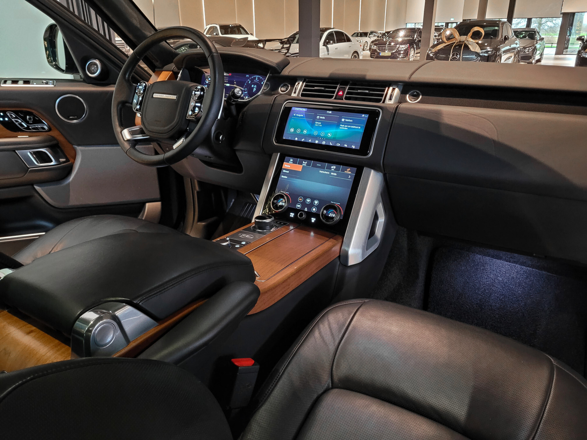 Land Rover Range Rover 4.4 SDV8 Autobiography SVO|Full options|volledig historie|NL auto Foto 31