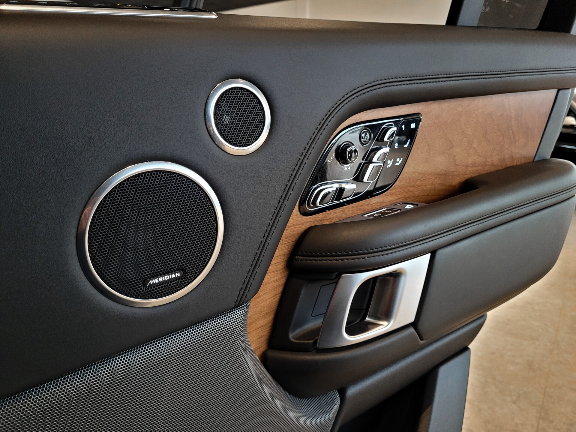 Land Rover Range Rover 4.4 SDV8 Autobiography SVO|Full options|volledig historie|NL auto Foto 35