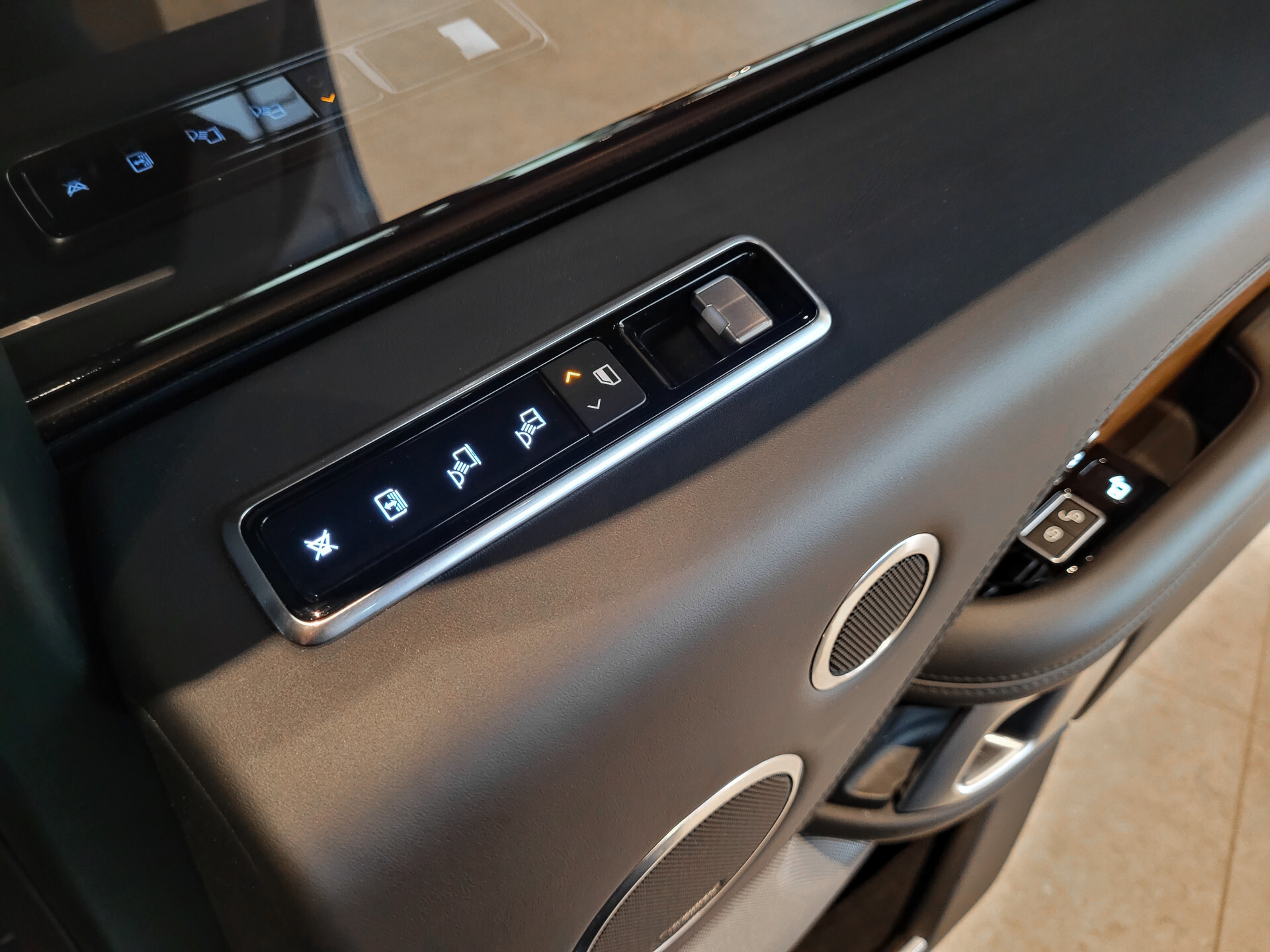 Land Rover Range Rover 4.4 SDV8 Autobiography SVO|Full options|volledig historie|NL auto Foto 37