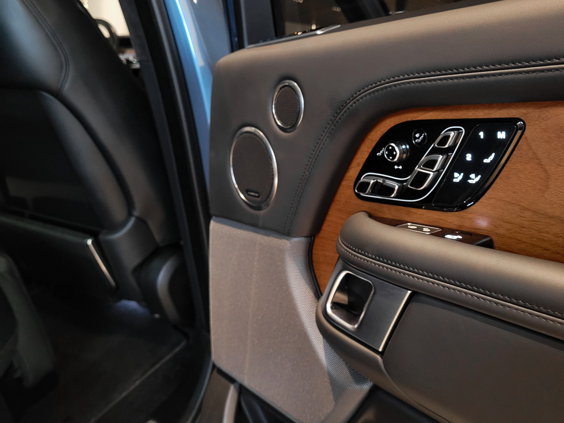 Land Rover Range Rover 4.4 SDV8 Autobiography SVO|Full options|volledig historie|NL auto Foto 38