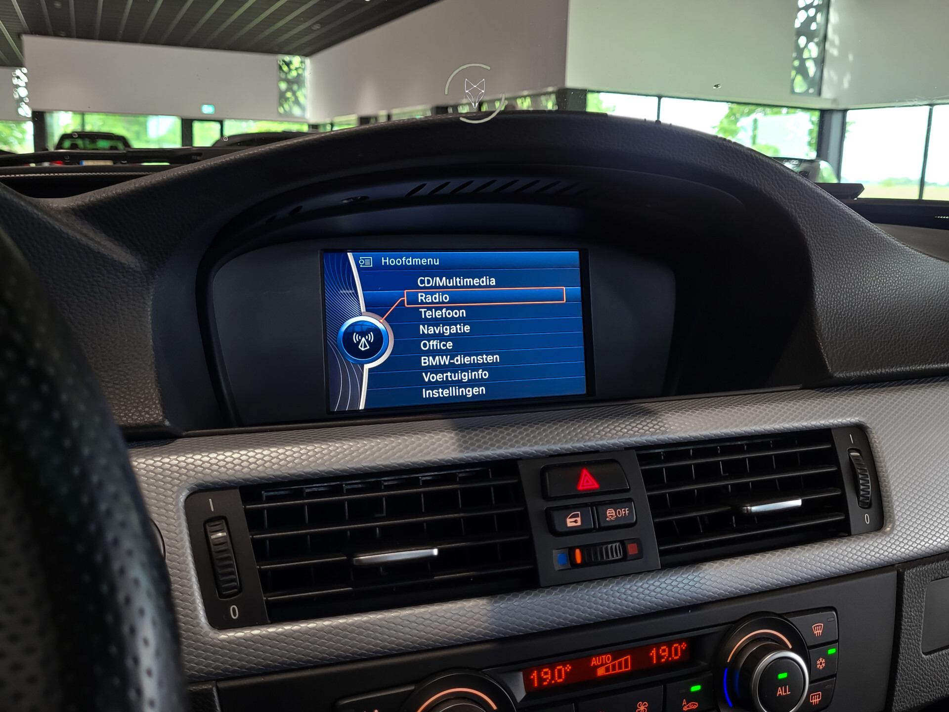 BMW 3 Serie Touring 318i M Sport Edition NL-auto|Pano|Shadowline|Trekhaak|Xenon|Aut6 Foto 17