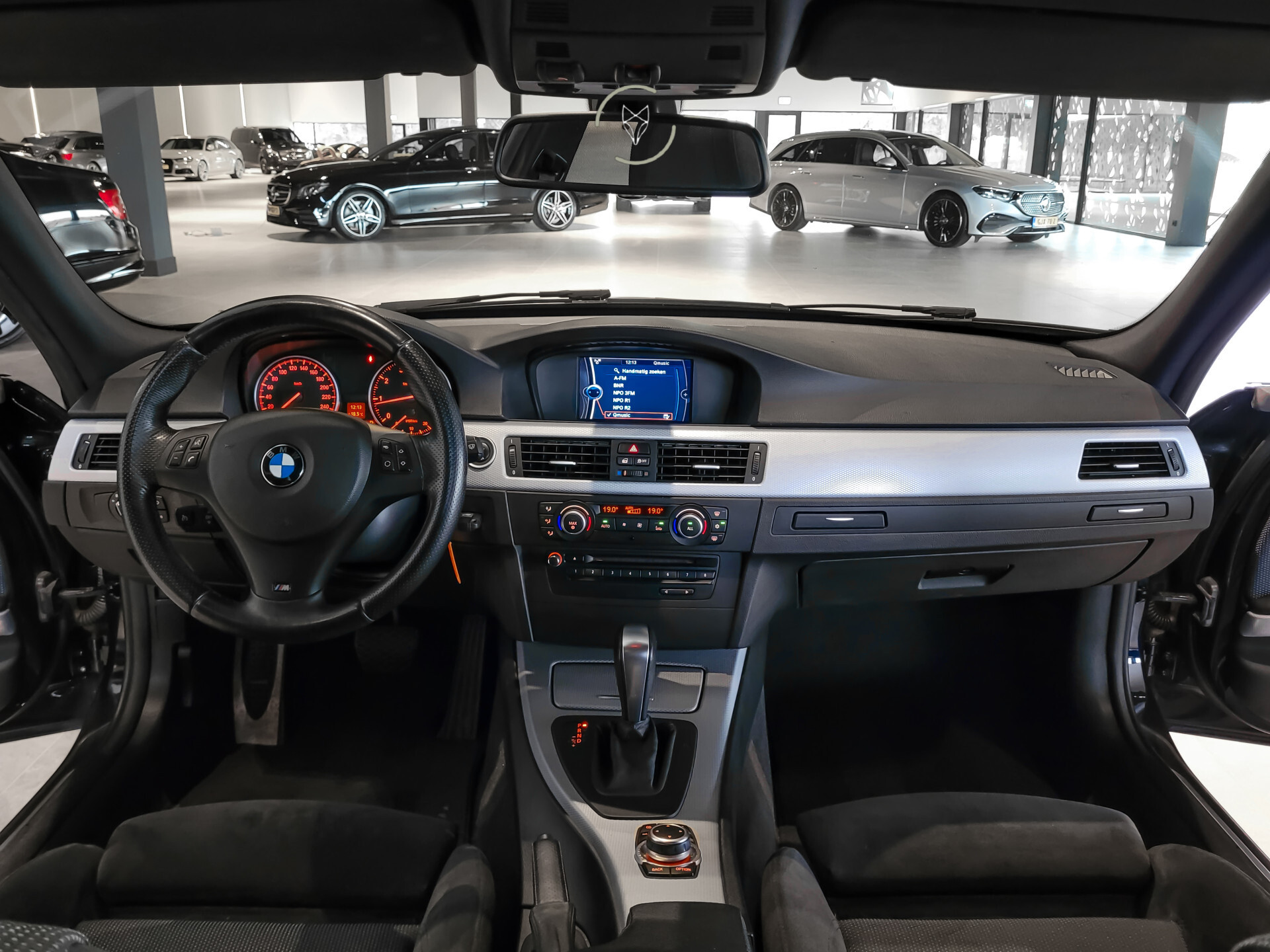 BMW 3 Serie Touring 318i M Sport Edition NL-auto|Pano|Shadowline|Trekhaak|Xenon|Aut6 Foto 25