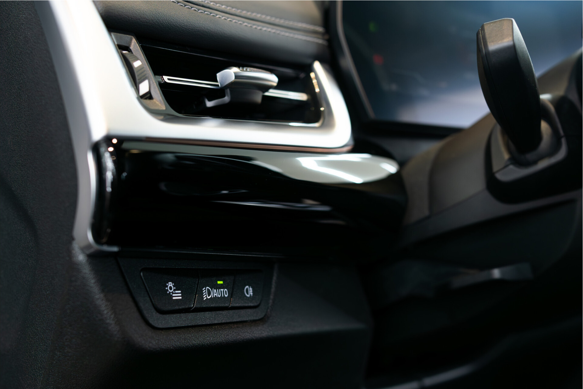 BMW iX1 xDrive30 M-sport Launch Edition 67 kWh Pano|Harman-Kardon|Massage|Incl. BTW Foto 16