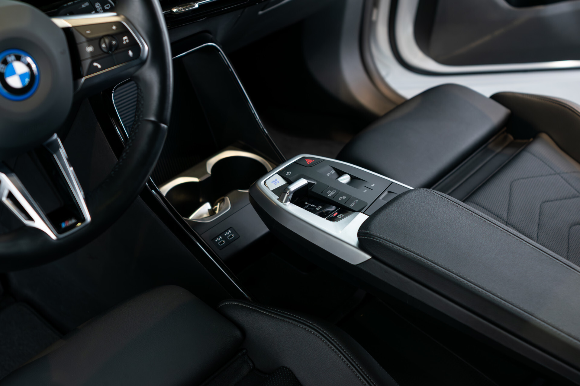 BMW iX1 xDrive30 M-sport Launch Edition 67 kWh Pano|Harman-Kardon|Massage|Incl. BTW Foto 20