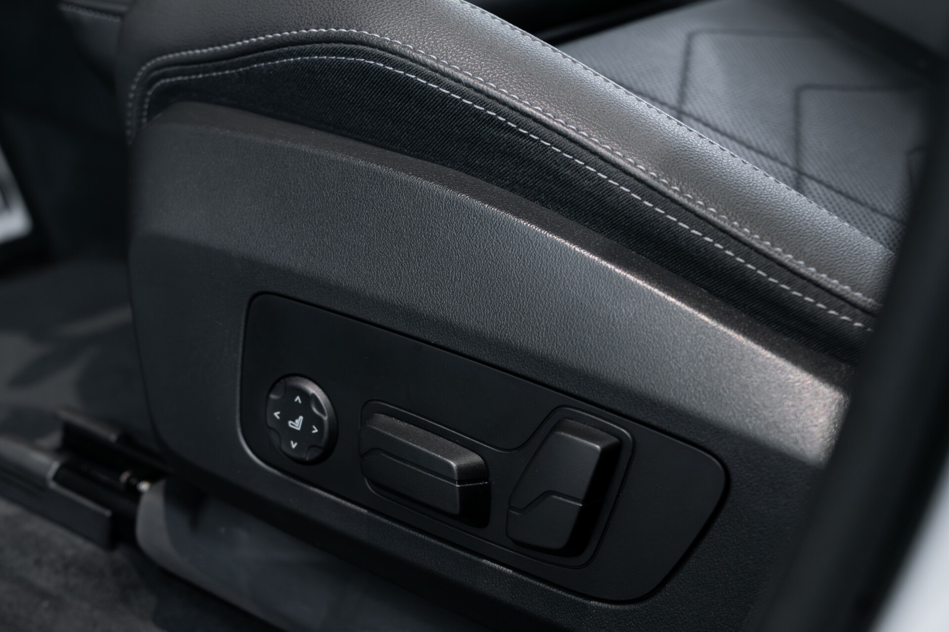 BMW iX1 xDrive30 M-sport Launch Edition 67 kWh Pano|Harman-Kardon|Massage|Incl. BTW Foto 39