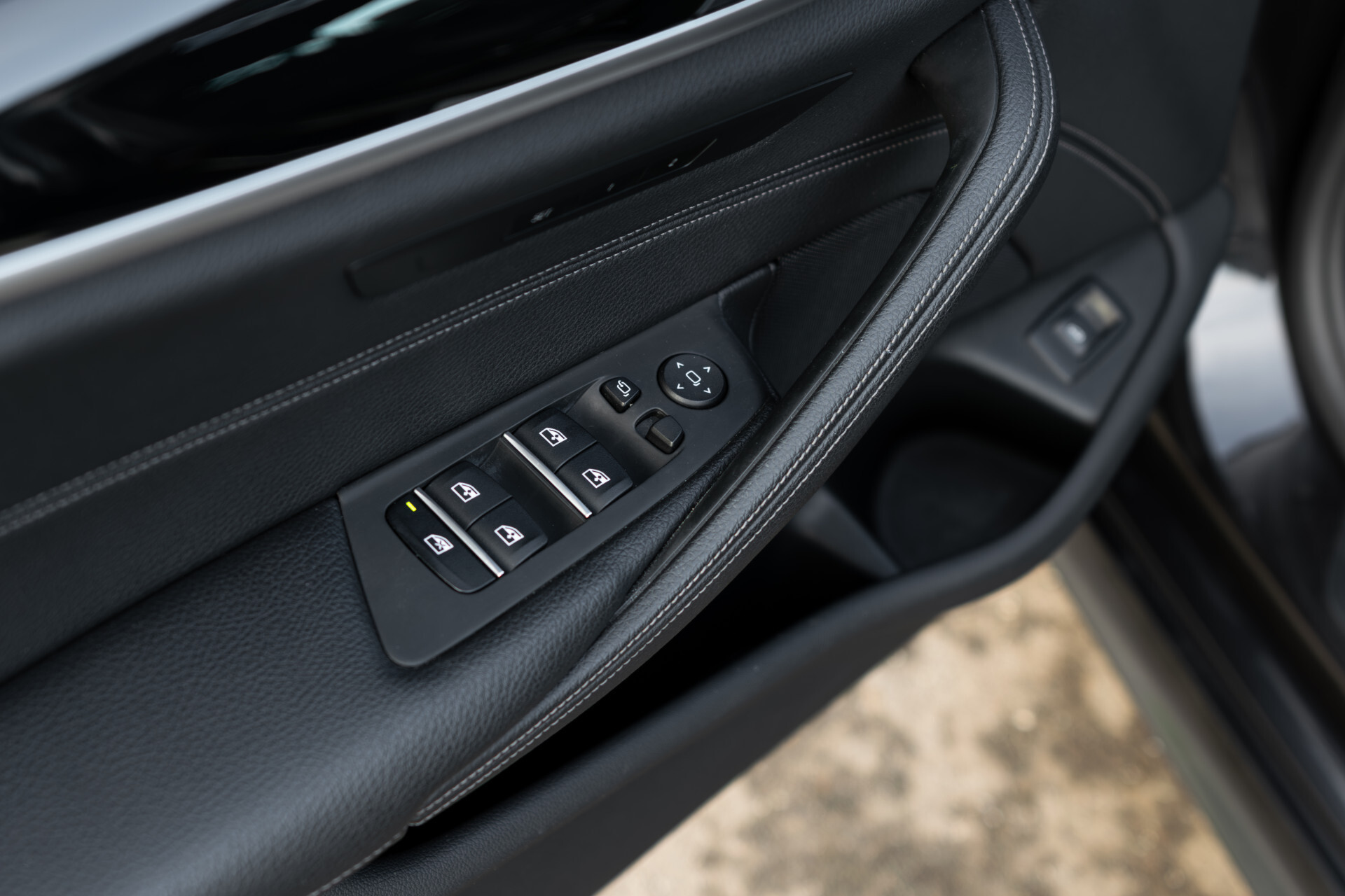 BMW 5 Serie 530i M-sport High Executive|ACC|Keyless|Pano Foto 12