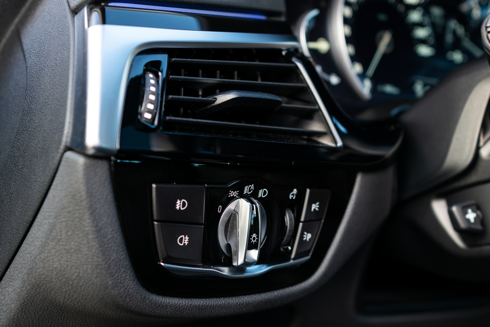 BMW 5 Serie 530i M-sport High Executive|ACC|Keyless|Pano Foto 14