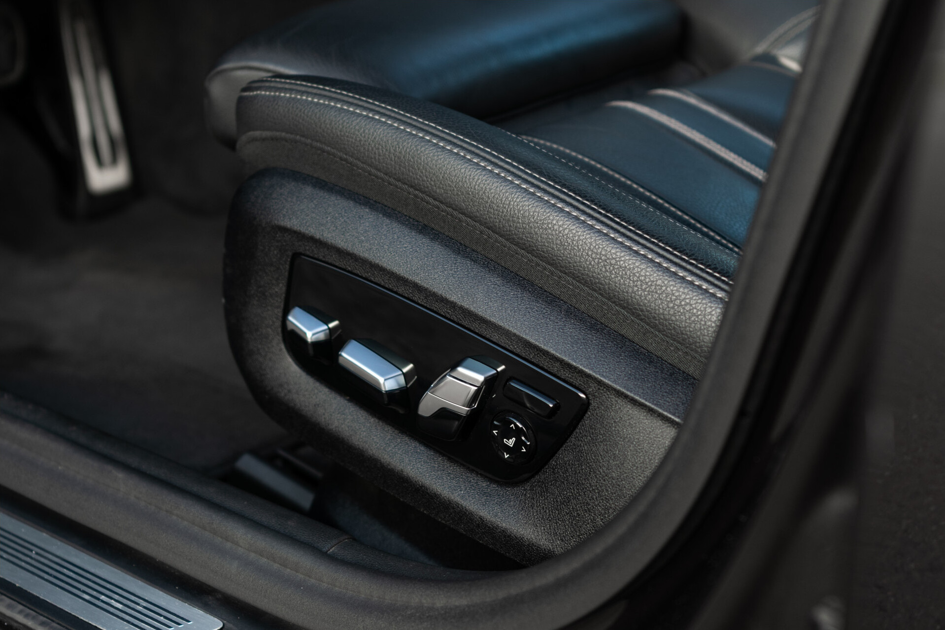 BMW 5 Serie 530i M-sport High Executive|ACC|Keyless|Pano Foto 24