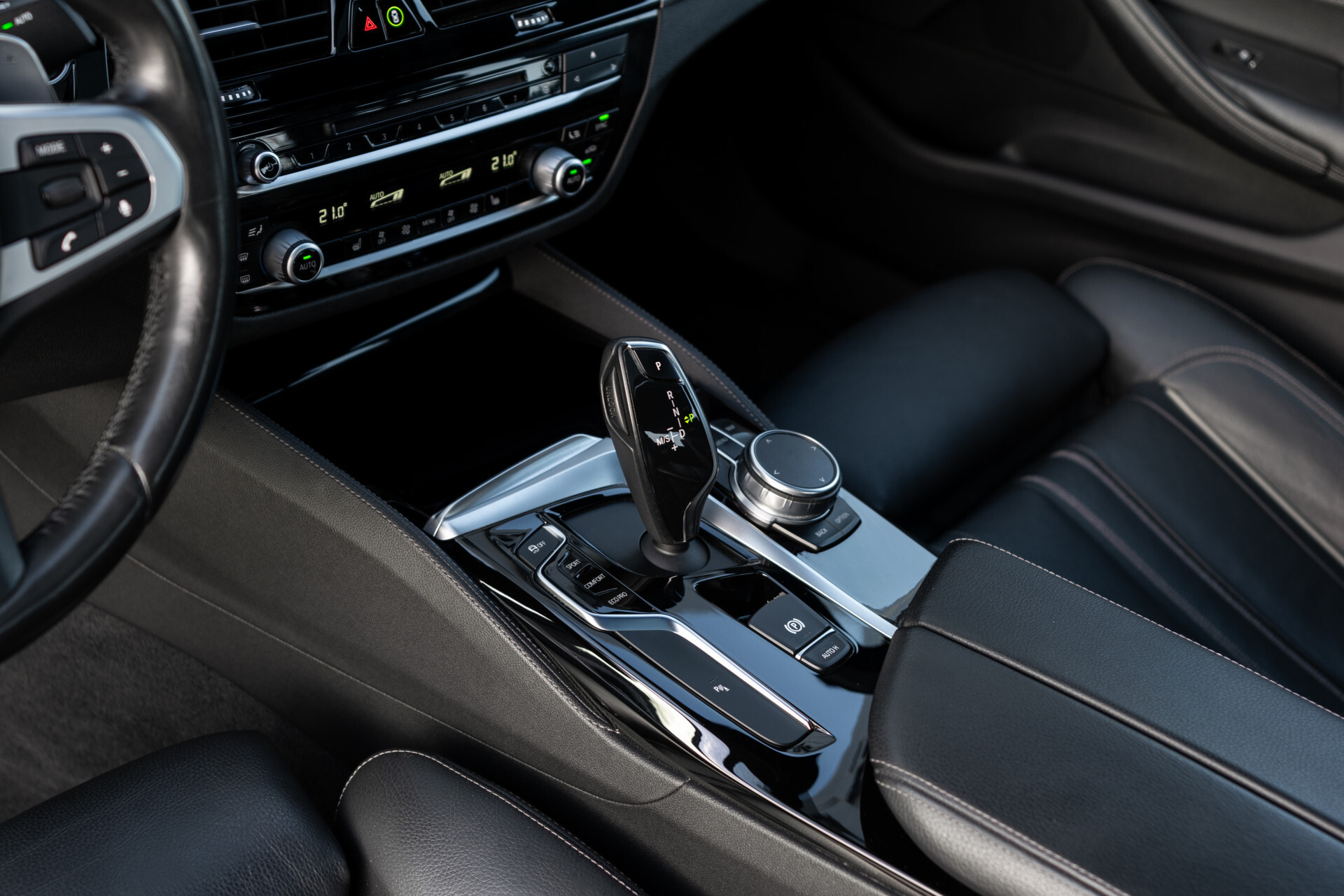 BMW 5 Serie 530i M-sport High Executive|ACC|Keyless|Pano Foto 26