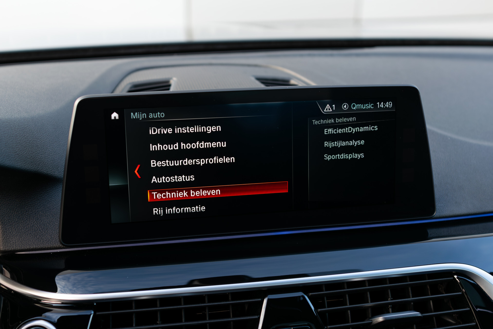 BMW 5 Serie 530i M-sport High Executive|ACC|Keyless|Pano Foto 31