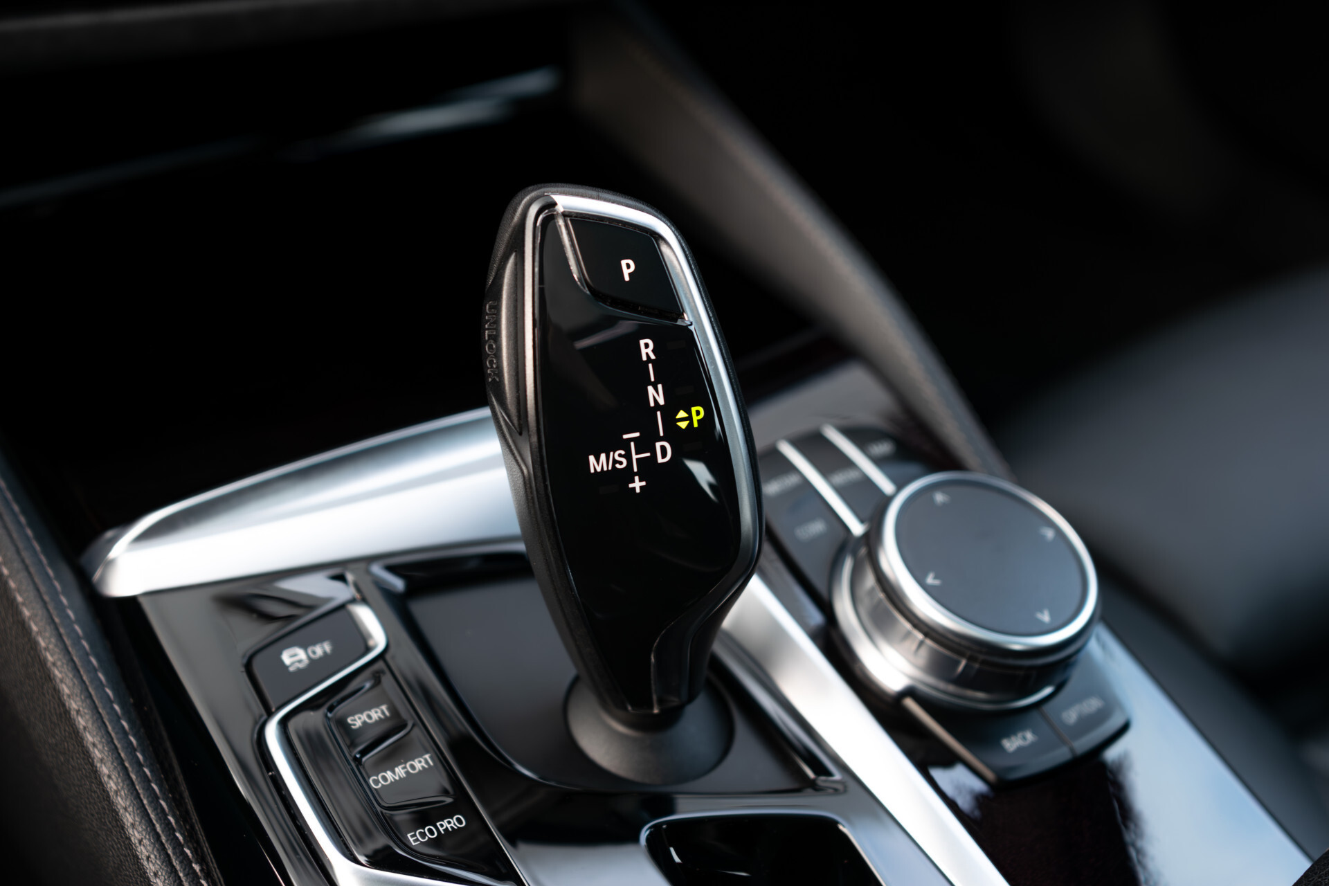 BMW 5 Serie 530i M-sport High Executive|ACC|Keyless|Pano Foto 32