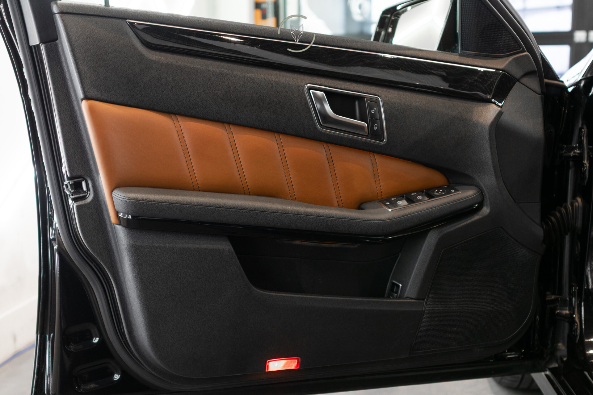 Mercedes-Benz E-Klasse Estate 200 CGI Edition Sport Leder | Trekhaak | Xenon | Verw-stoelen | LED | Privacyglas | Aut7 Foto 12