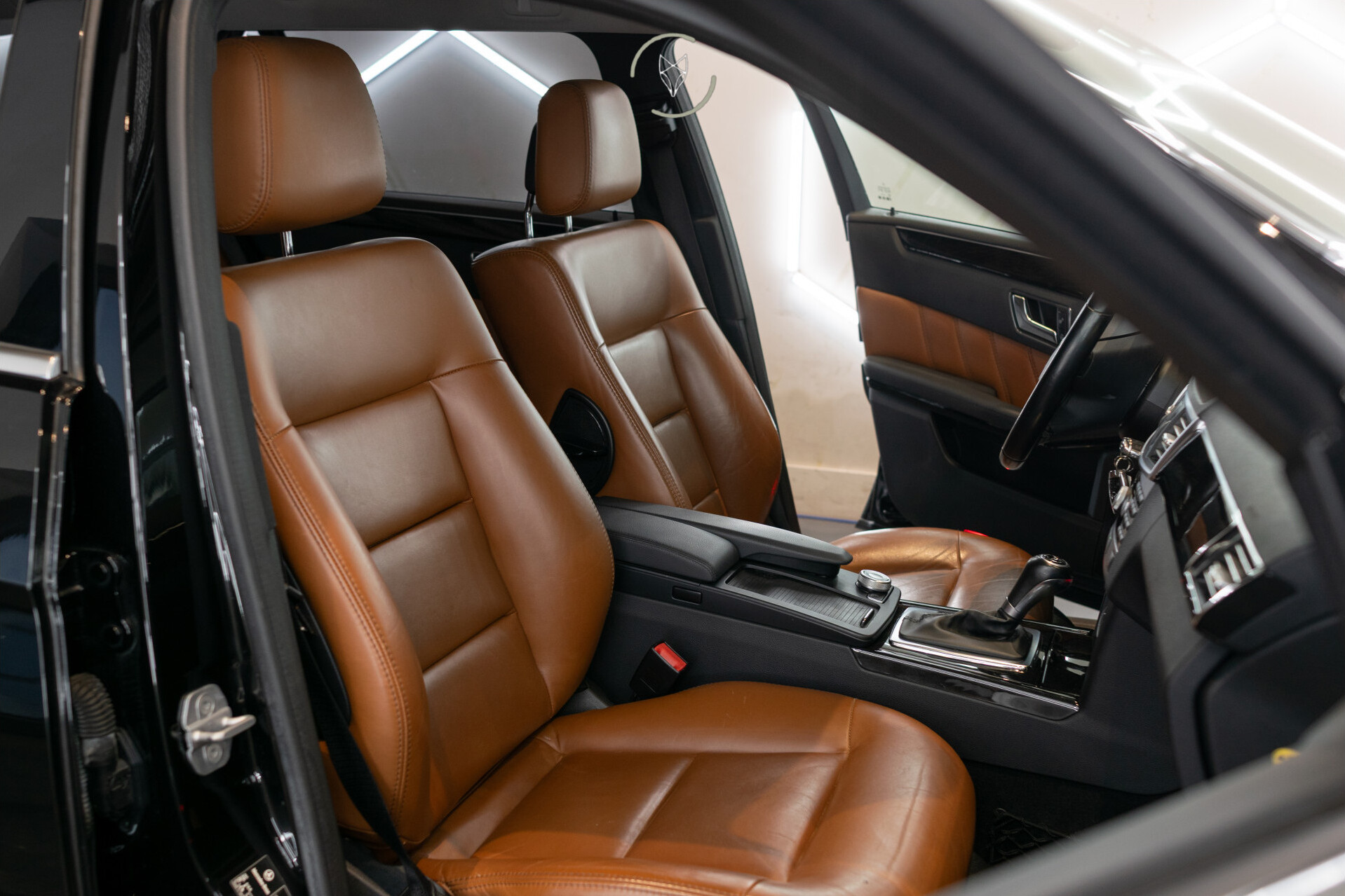 Mercedes-Benz E-Klasse Estate 200 CGI Edition Sport Leder | Trekhaak | Xenon | Verw-stoelen | LED | Privacyglas | Aut7 Foto 36