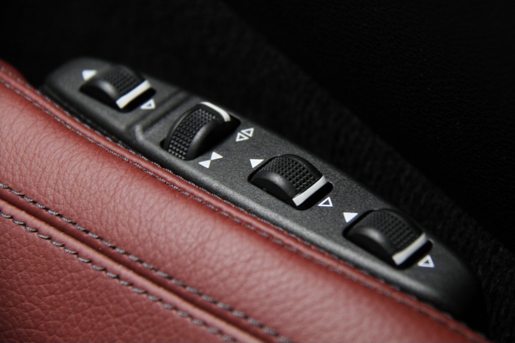 Mercedes-Benz E-Klasse 250 BE Cabriolet AMG Comand/Sound Aut7 Foto 11