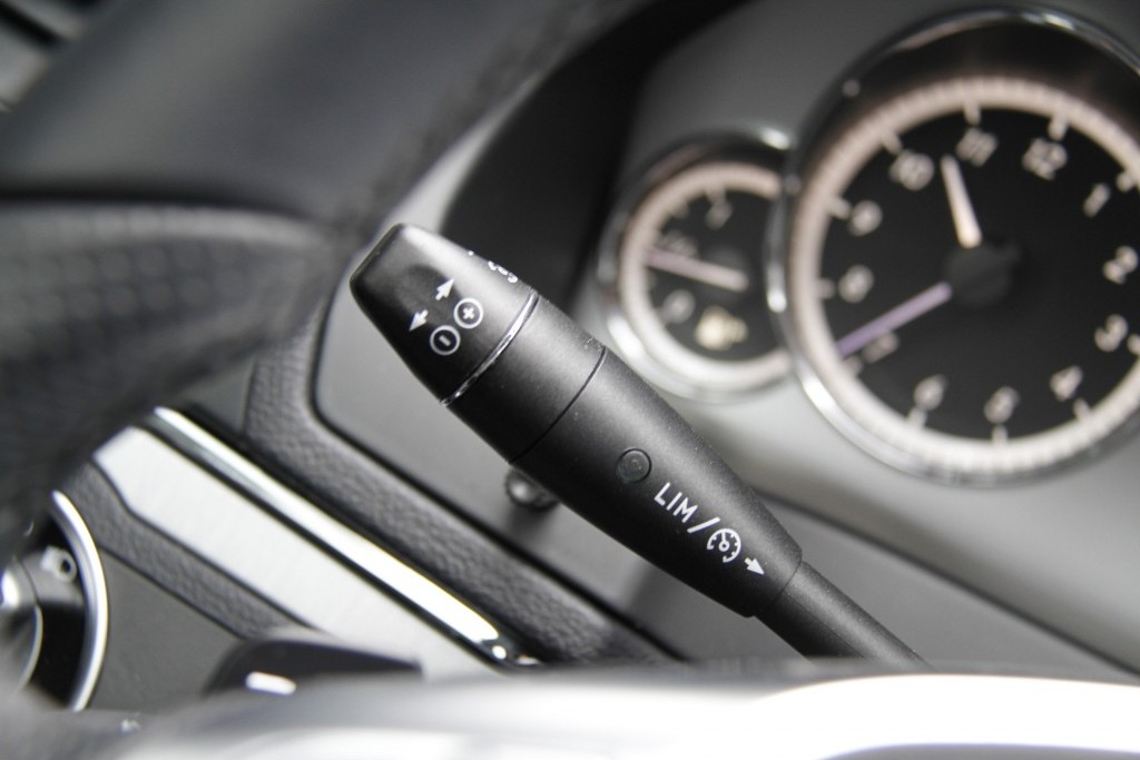 Mercedes-Benz E-Klasse 250 BE Cabriolet AMG Comand/Sound Aut7 Foto 8