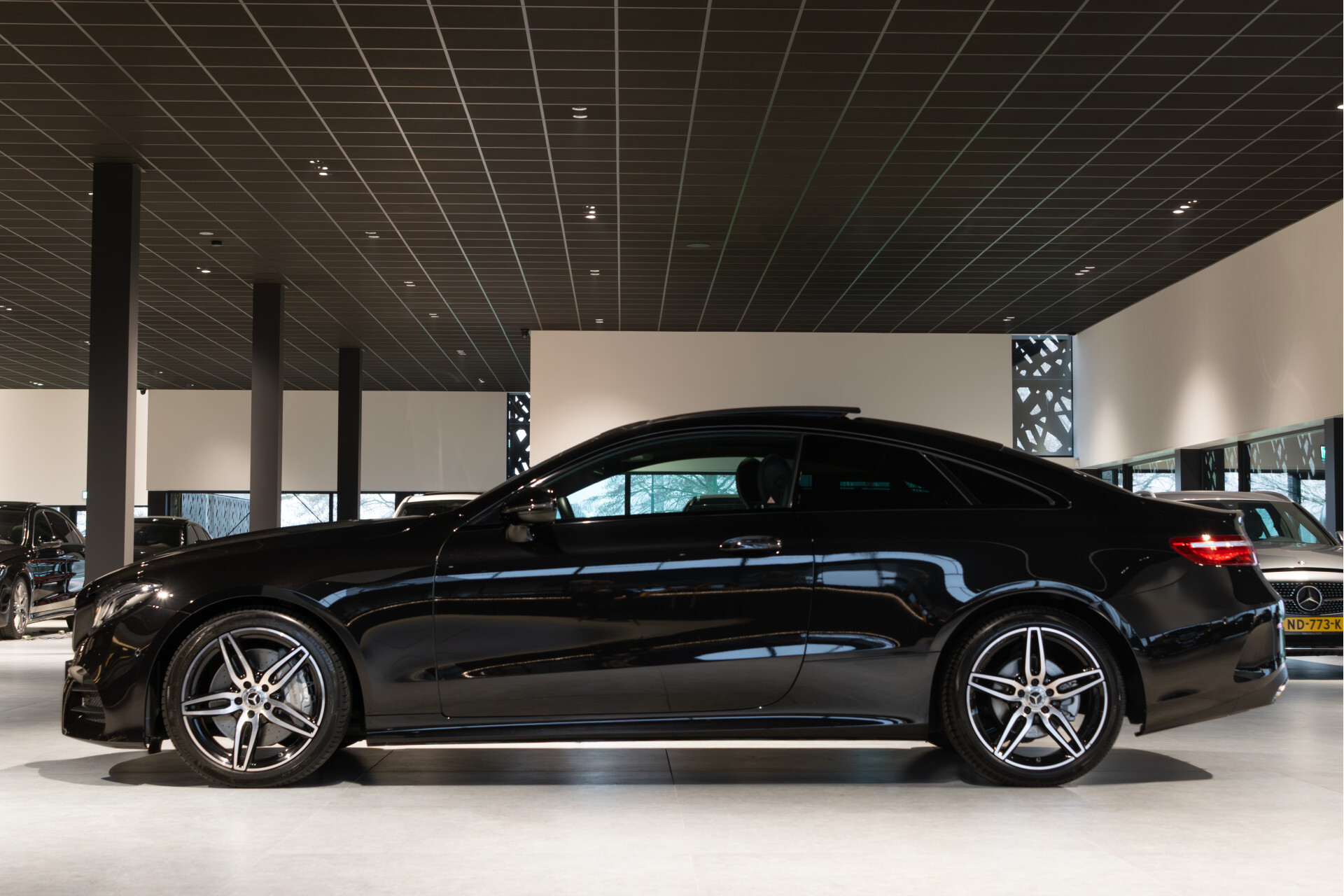 Mercedes-Benz E-Klasse Coupé 300 AMG Night | Pano | Keylessf | Distronic | Burmester | Mem | Flowing Lines Foto 4